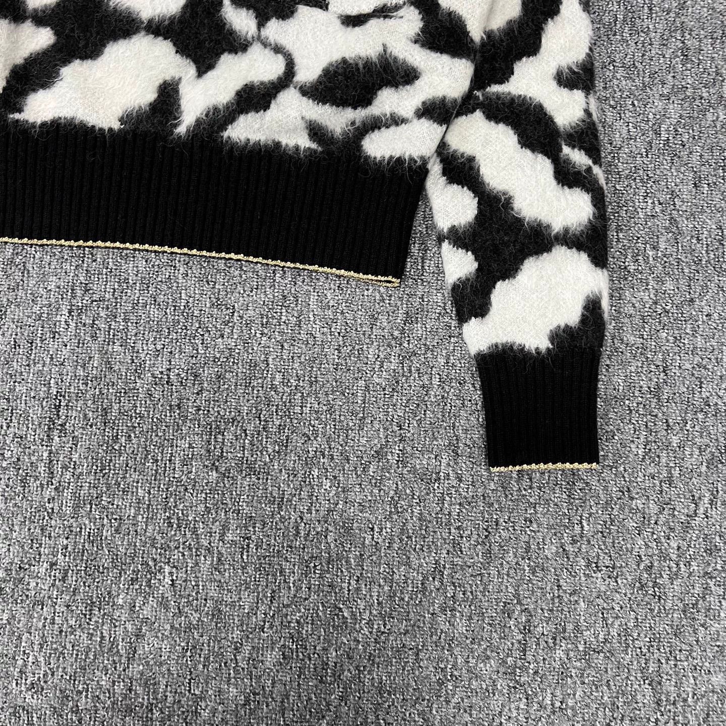 Chanel Chanel B&W Gold Buttons Mohair Sweater EU38 99%New Size S / US 4 / IT 40 - 4 Thumbnail