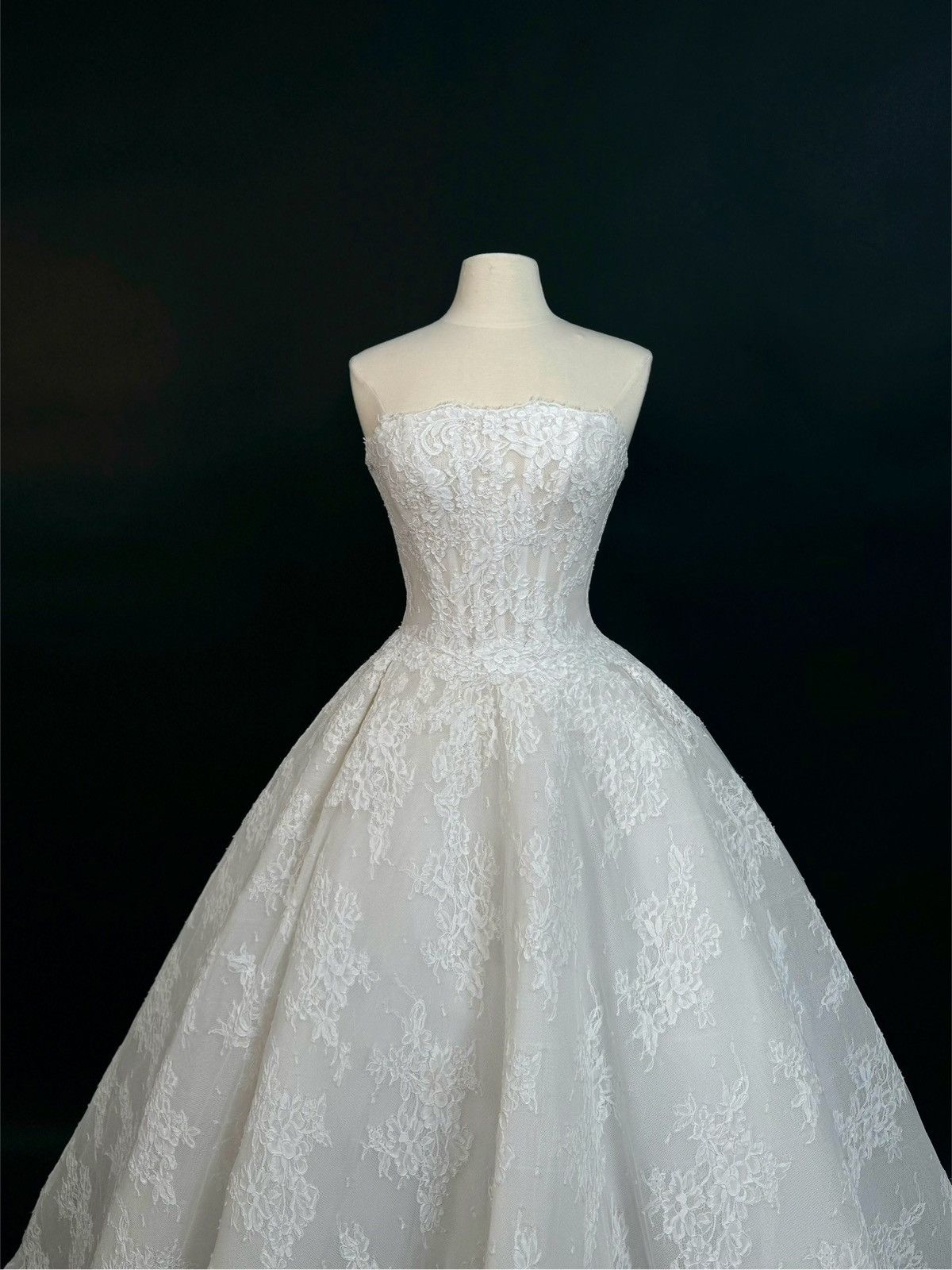 Other US 4-6 French Corded Lace Bridal Gown by Anna Augusta Size S / US 4 / IT 40 - 3 Thumbnail