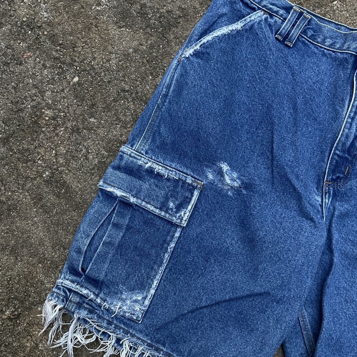 Carhartt × Vintage Vintage Thrashed Carhartt Denim Cargo Workwear Shorts Size US 40 / EU 56 - 2 Thumbnail