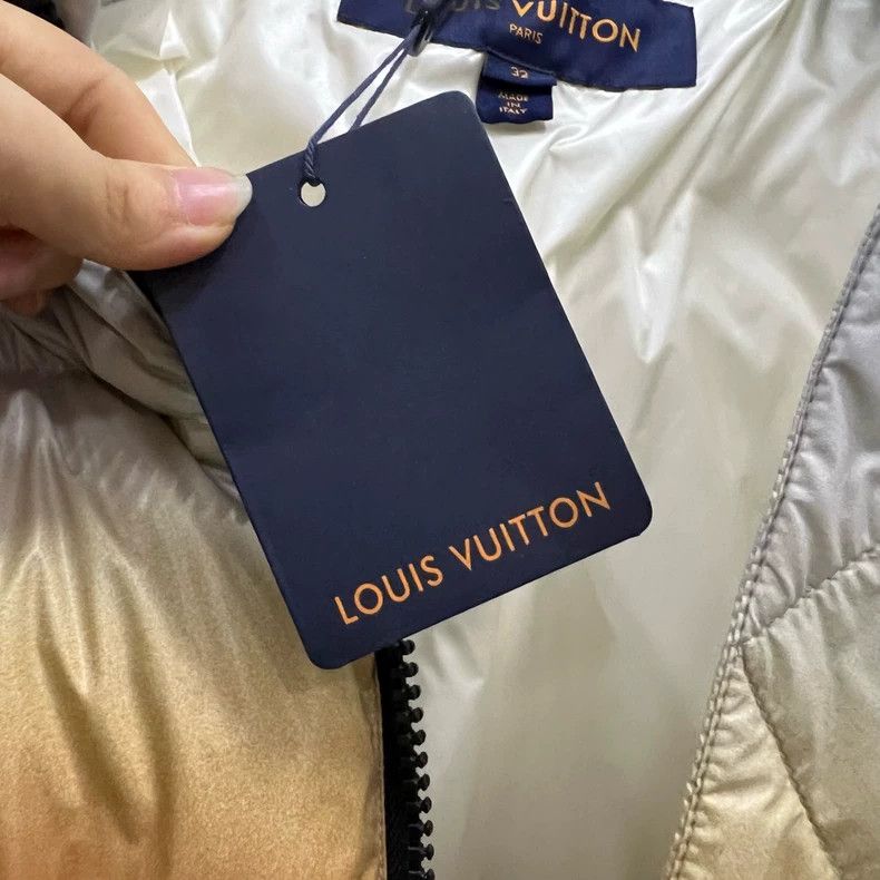 Louis Vuitton Louis Vuitton size 32 Landscape printed logo down jacket 25 Size XXS / US 00 / IT 34 - 6 Thumbnail