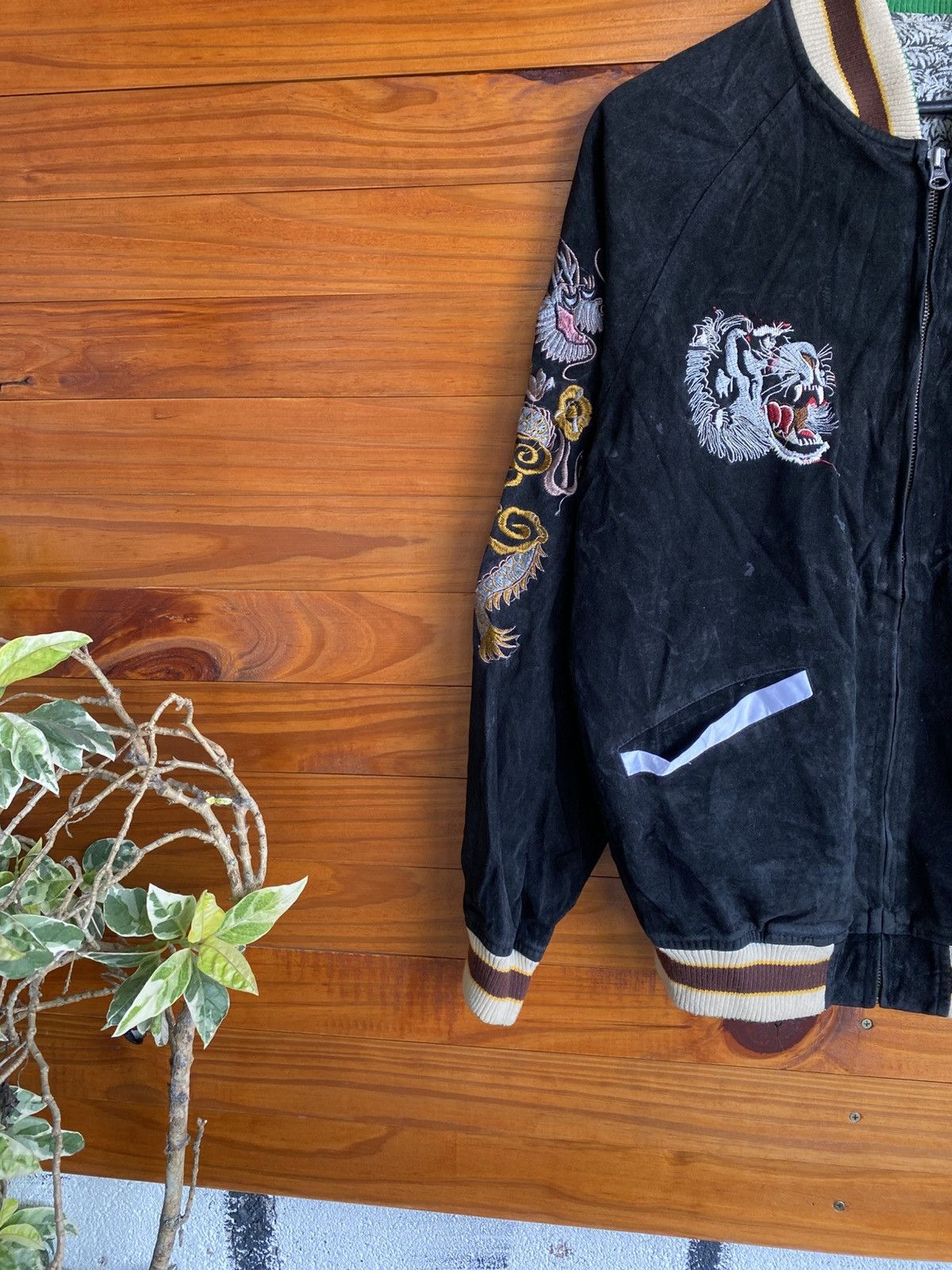 Japanese Brand Vintage Tiger Embroidered Sukajan Souvenir Jacket – Black Size US M / EU 48-50 / 2 - 6 Thumbnail