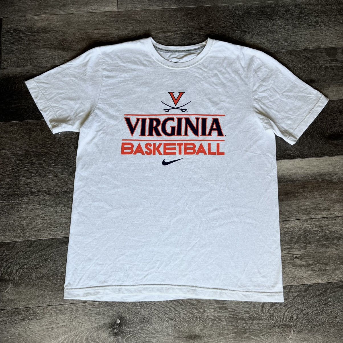 Nike Vintage Nike UVA Virginia Basketball Center Swoosh Logo Tee Size US L / EU 52-54 / 3 - 1 Thumbnail