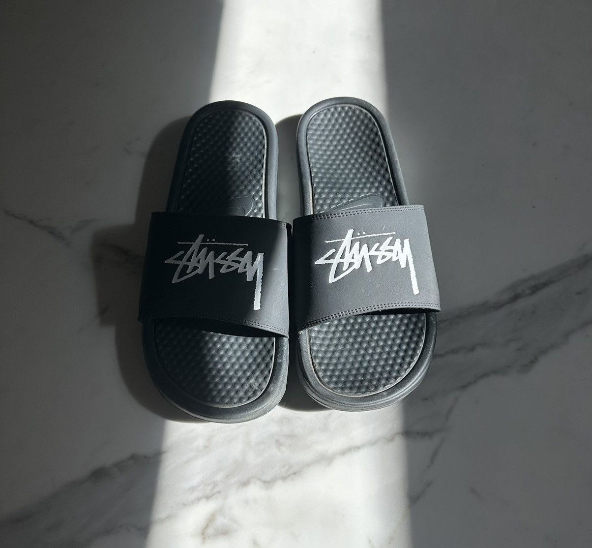 stüssy x nike slides