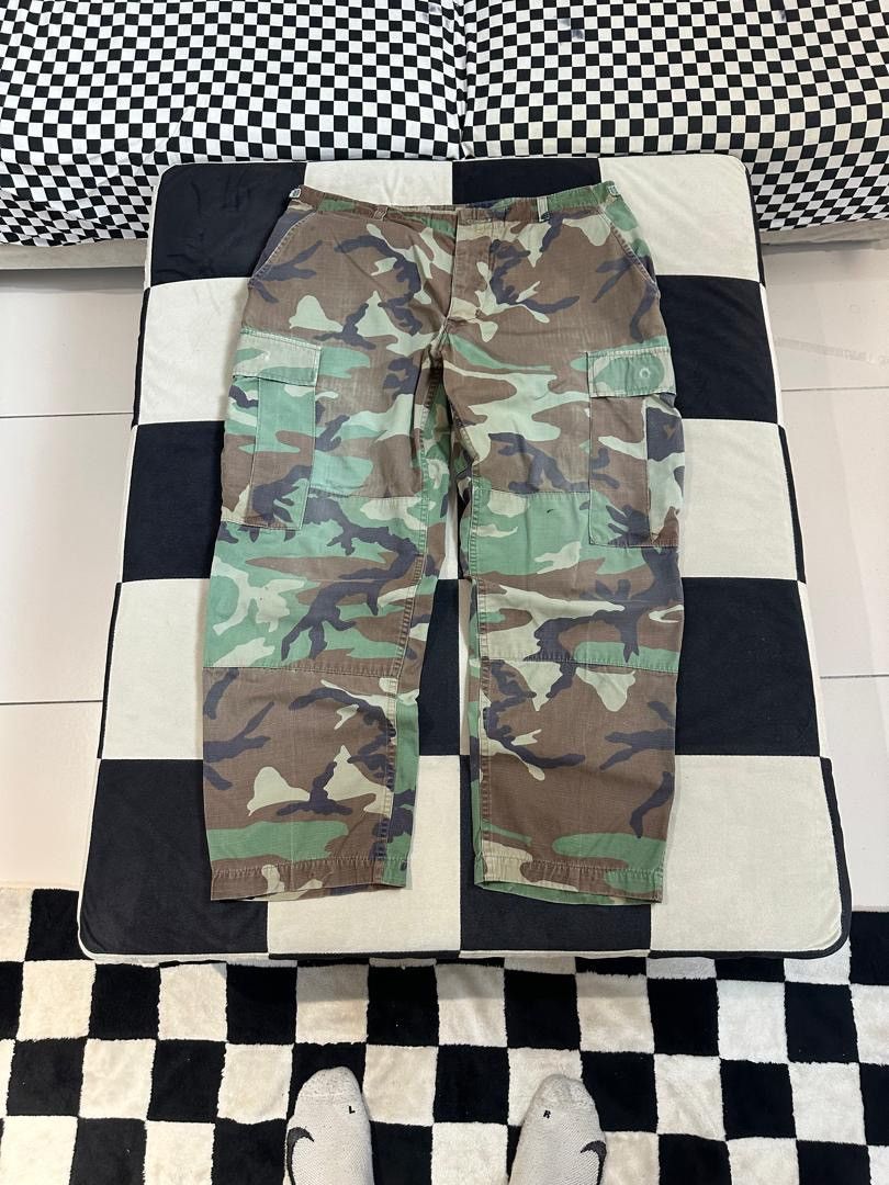 Vintage VINTAGE CAMOUFLAGE ARMY CARGO PANTS Size US 34 / EU 50 - 1 Thumbnail