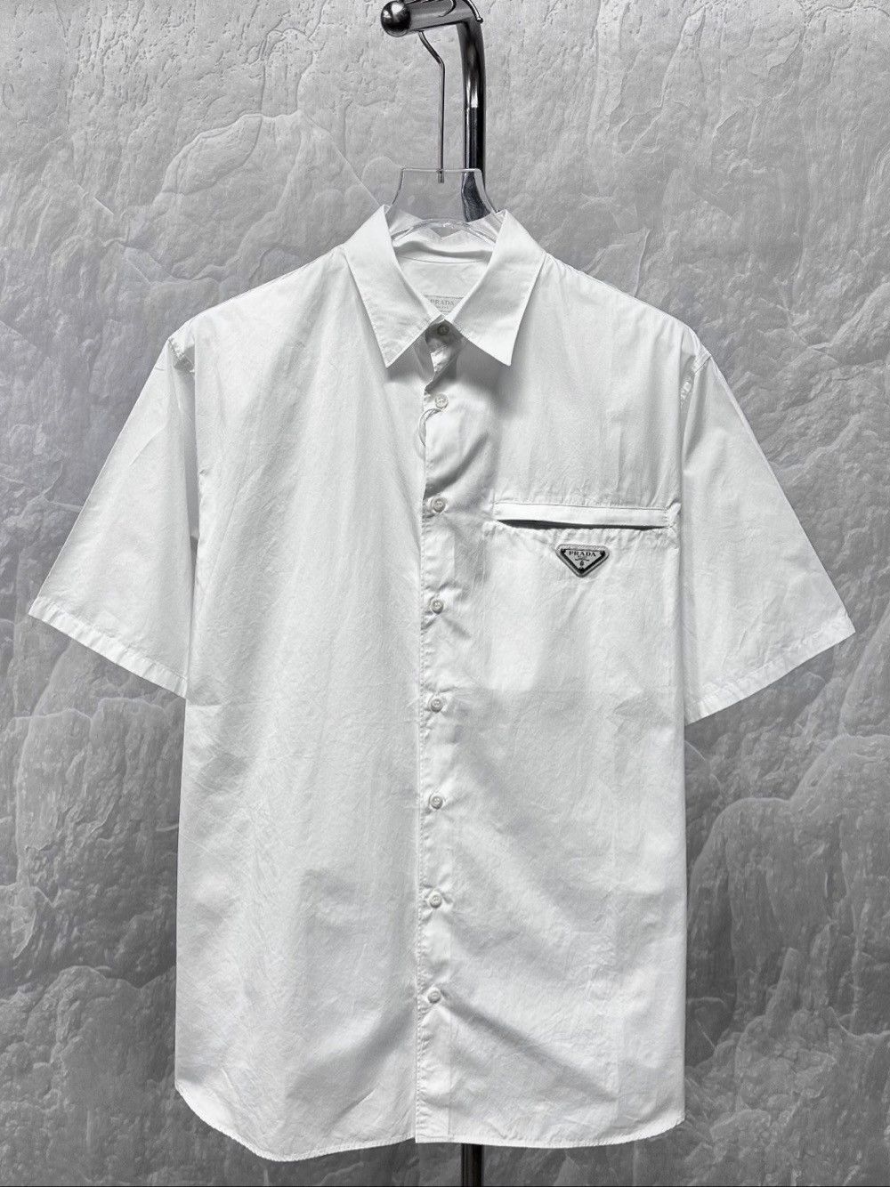 Prada Prada Logo Patch Short Sleeve Shirt Size M Size US M / EU 48-50 / 2 - 1 Thumbnail