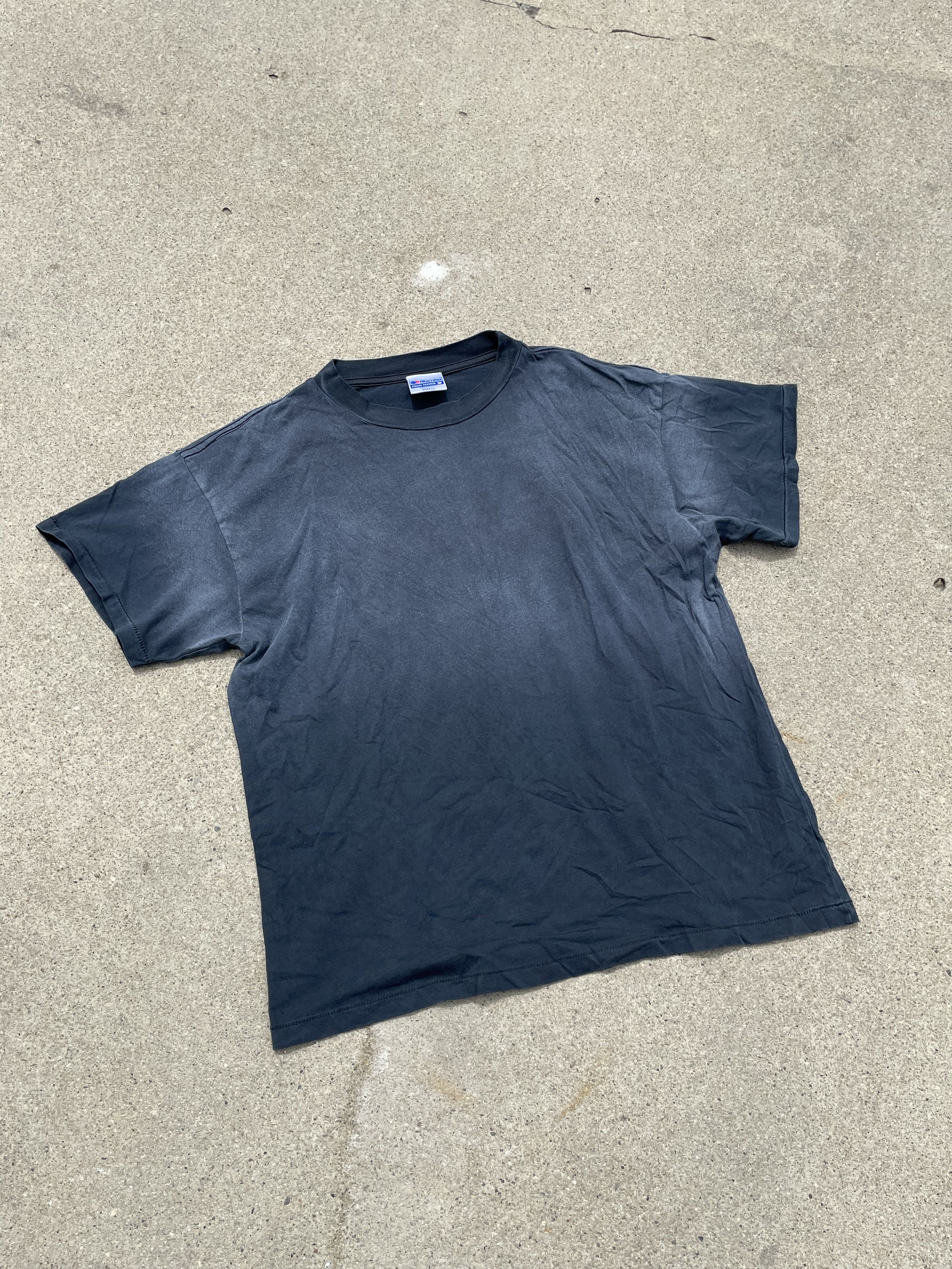 Akimbo Club Chain Peeker Tee | Grailed