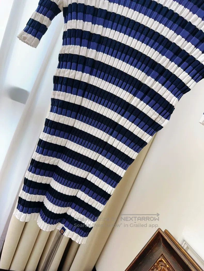 Louis Vuitton Louis Vuitton Blue and white stretch-knit short sleeves Size M / US 6-8 / IT 42-44 - 4 Thumbnail