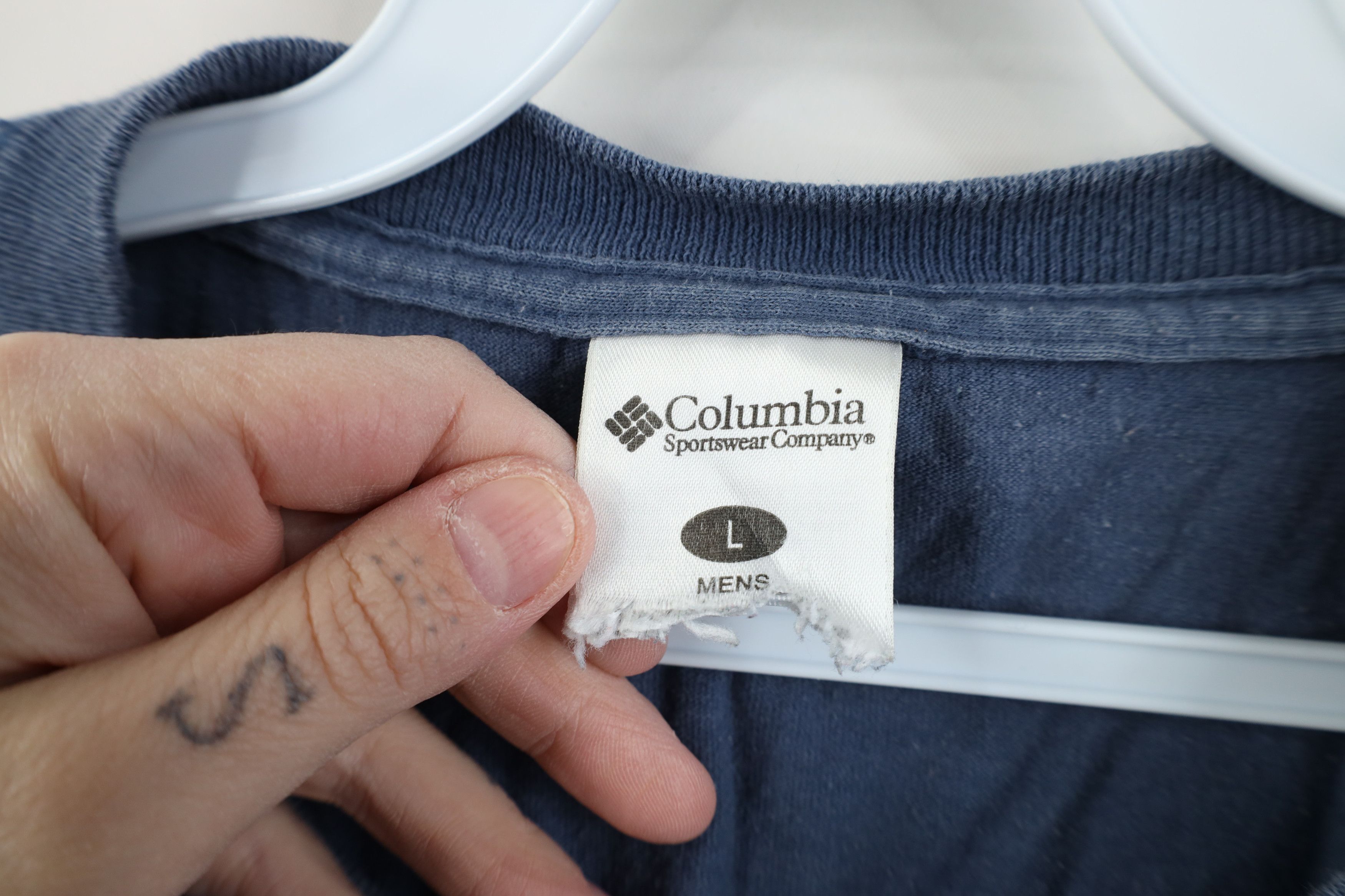 Columbia Vintage 90s Y2K Columbia Spell Out Mountains T-Shirt Blue Size US L / EU 52-54 / 3 - 8 Thumbnail
