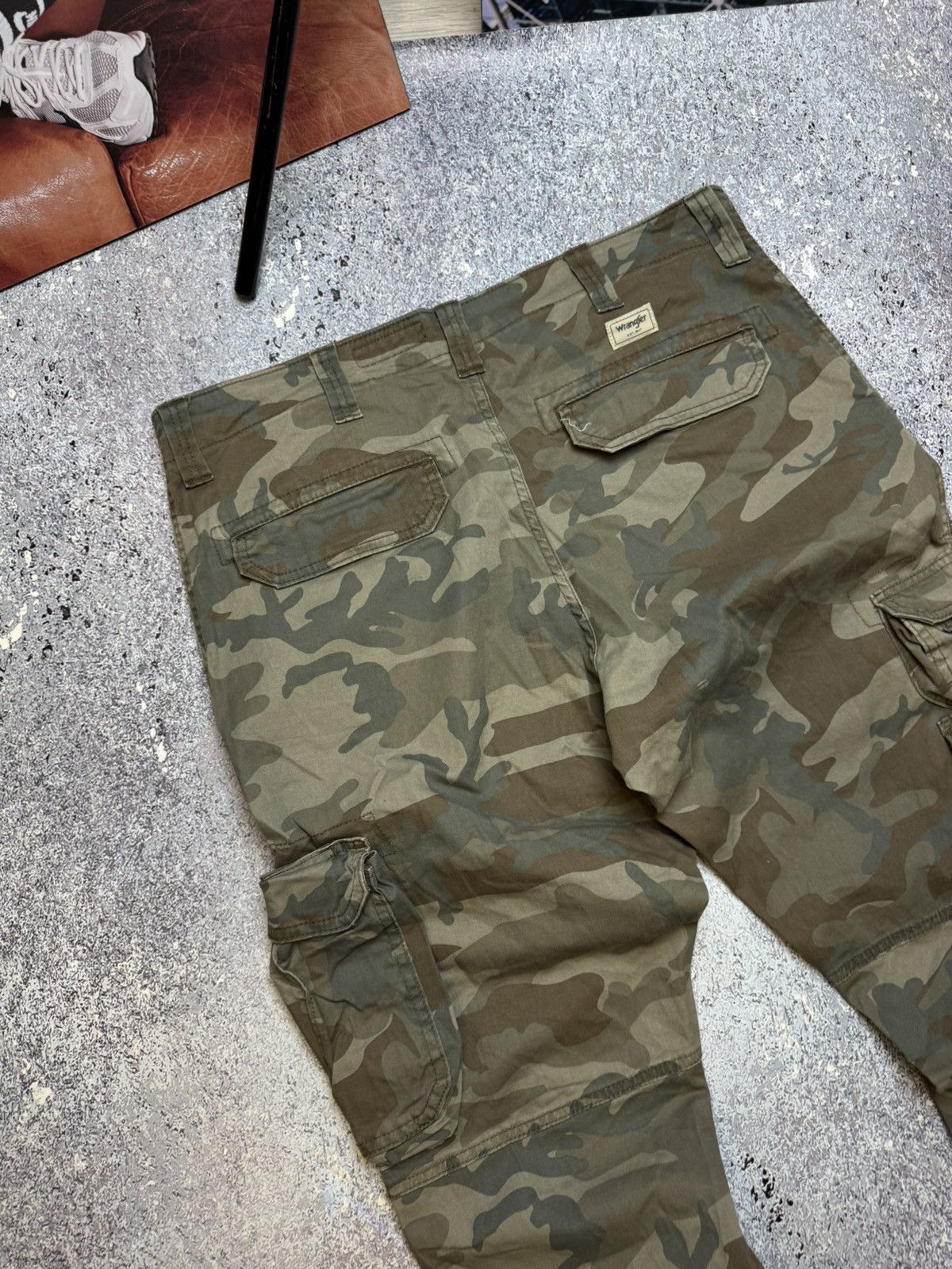 Wrangler CRAZY WRANGLER MULTIPOCKET TACTICAL CAMO PANTS Size US 36 / EU 52 - 12 Thumbnail