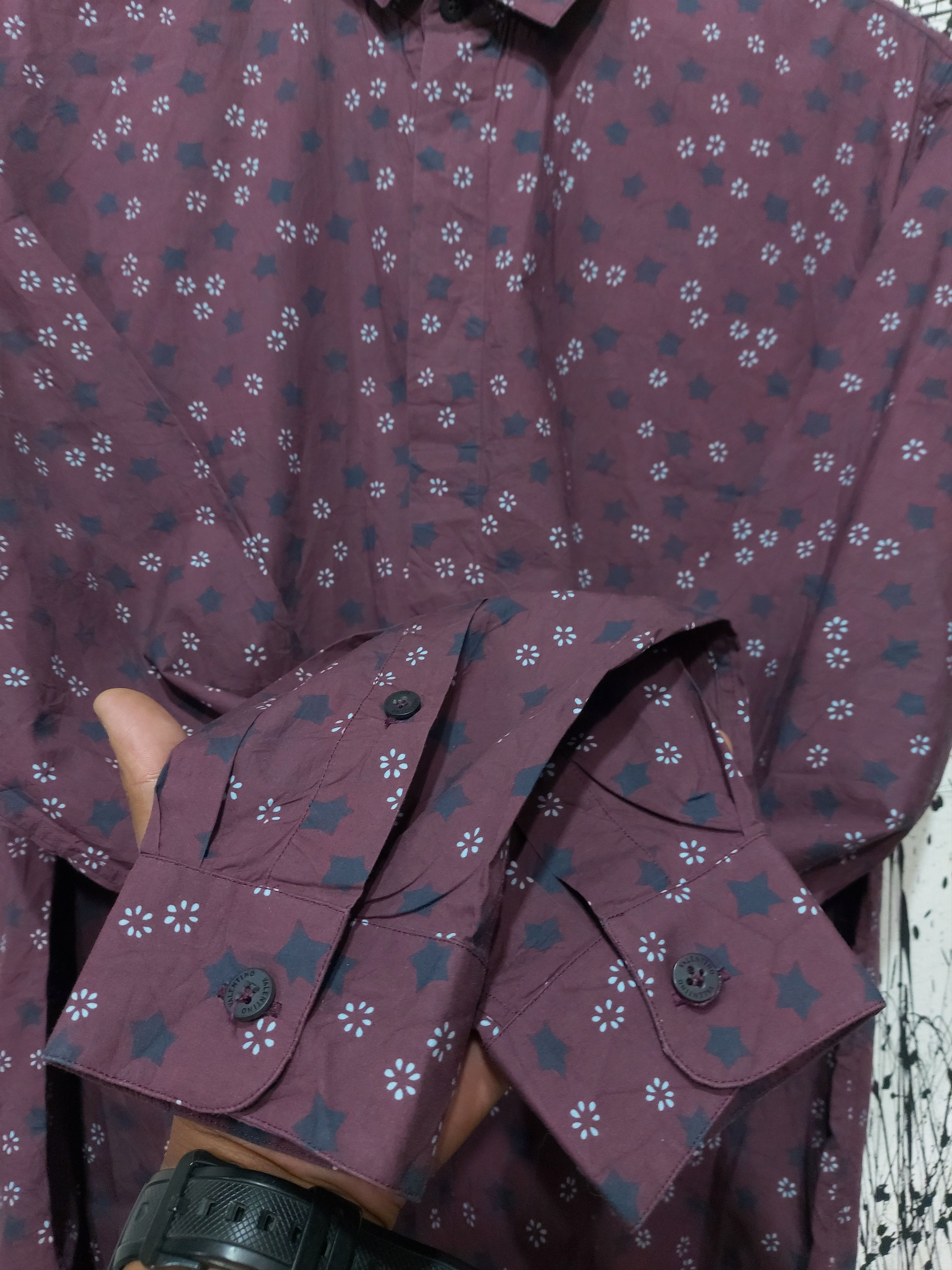 Valentino VALENTINO BURGUNDY STARS PATTERN BUTTON UP SHIRT Size US L / EU 52-54 / 3 - 6 Thumbnail
