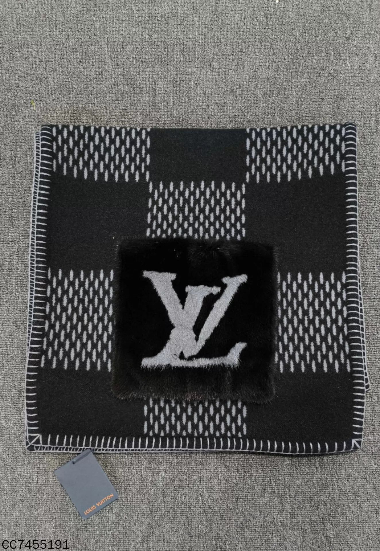 Louis Vuitton LV Blue Gray Checkerboard Mink Pocket Logo Scarf Size ONE SIZE - 2 Thumbnail