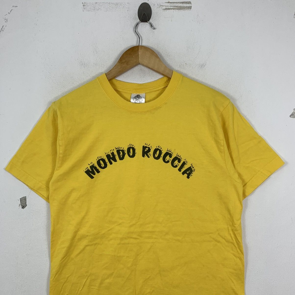 Japanese Brand MONDO ROCCIA The Cro-Magnons Japanese Band Tshirt Size US L / EU 52-54 / 3 - 3 Thumbnail