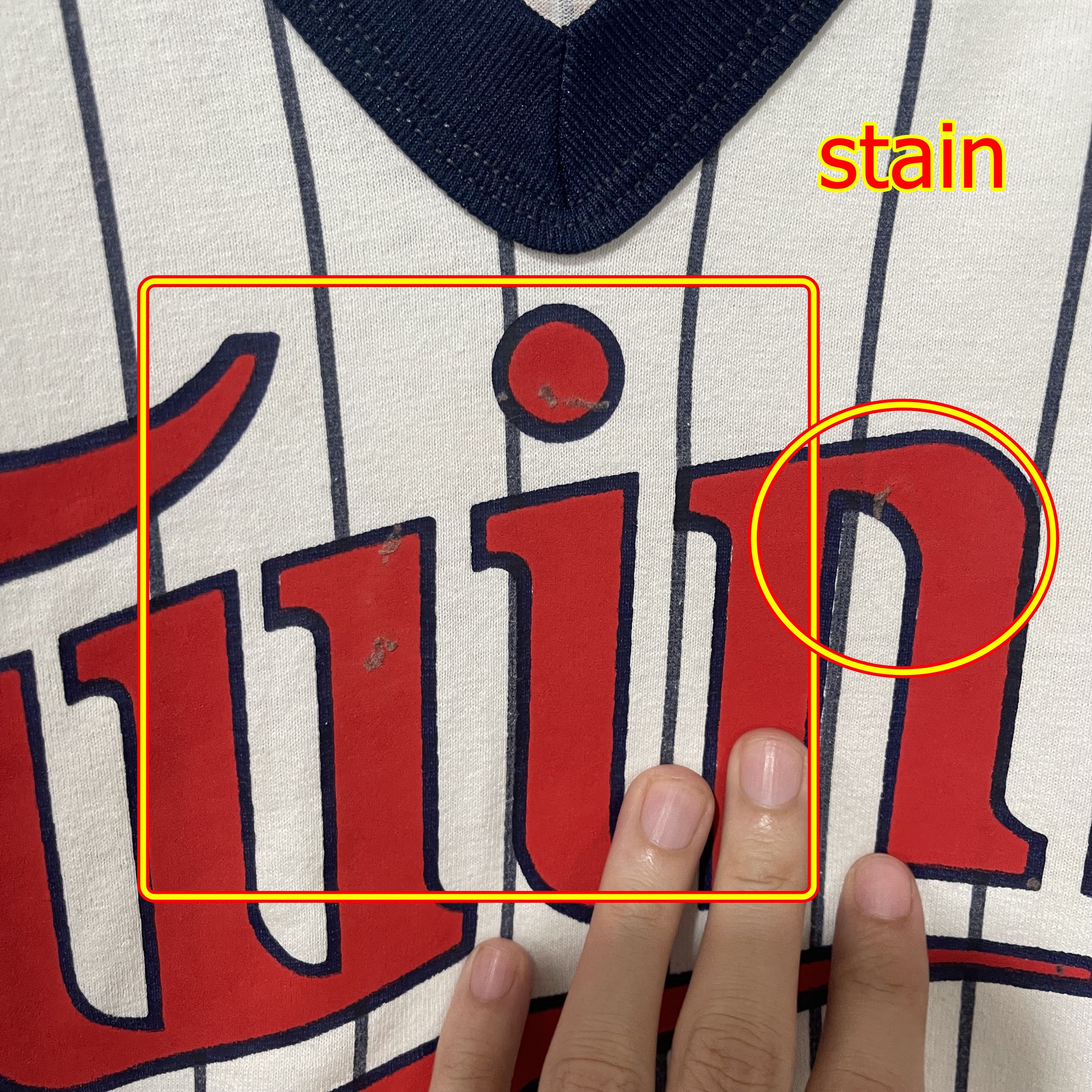 MLB Vintage Minnesota Twins Pinstripe V-Neck T-Shirt Size US L / EU 52-54 / 3 - 8 Thumbnail