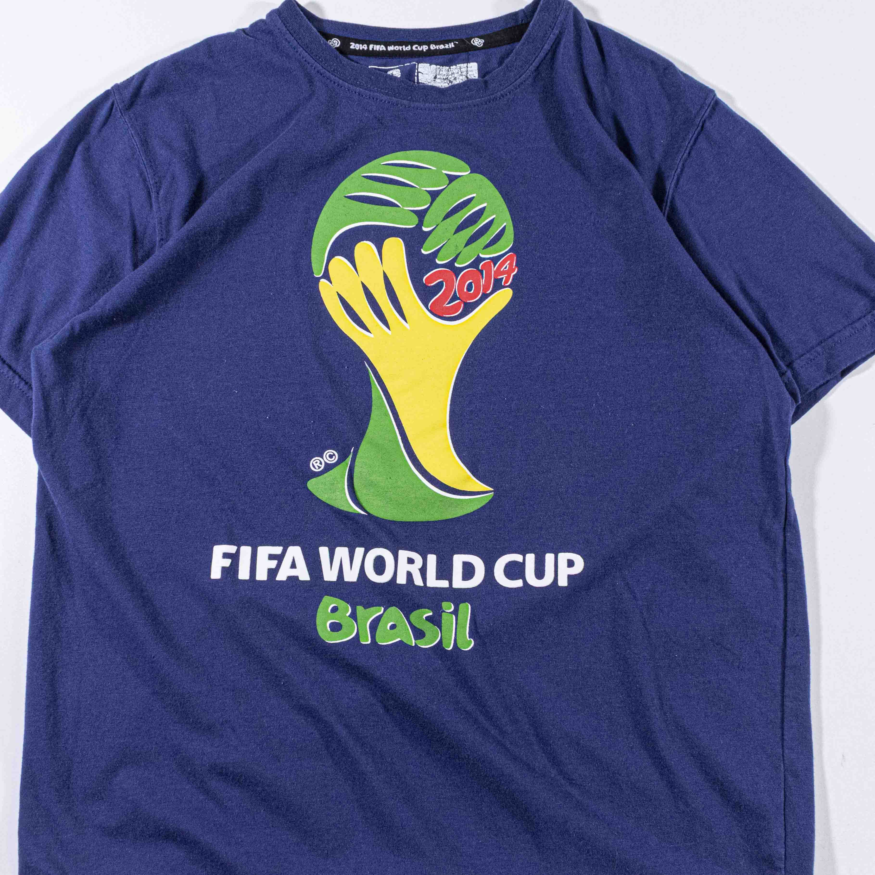 Vintage Official 2014 FIFA World Cup Brazil T-Shirt Soccer Graphic Size US M / EU 48-50 / 2 - 4 Thumbnail