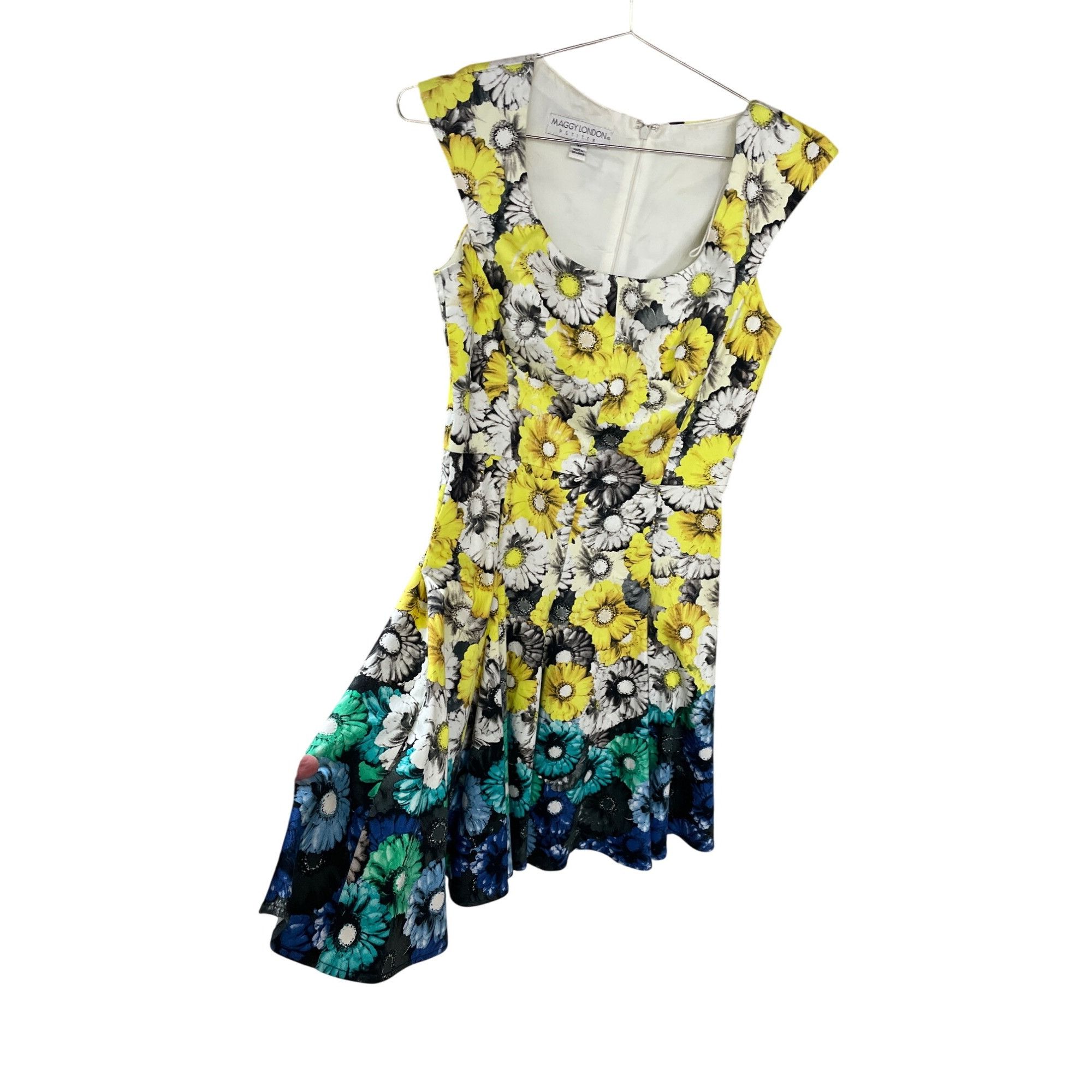 MAGGY LONDON Maggy London Petite Floral Fit Flare Dress size 4P SKU 8920 Size S / US 4 / IT 40 - 14 Thumbnail