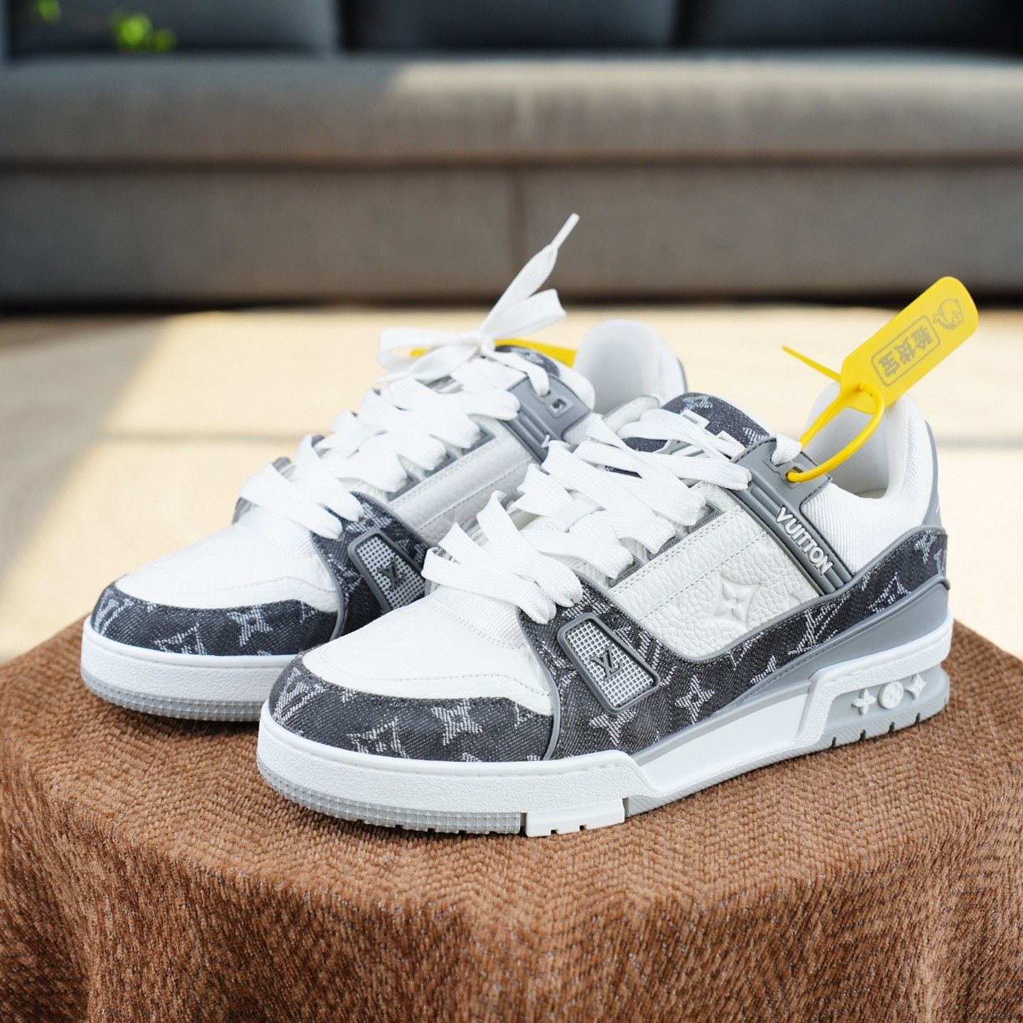 Louis Vuitton Louis Vuitton Training White Lowtop Sneakers 7.5 Men Size US 7.5 / EU 40-41 - 1 Thumbnail