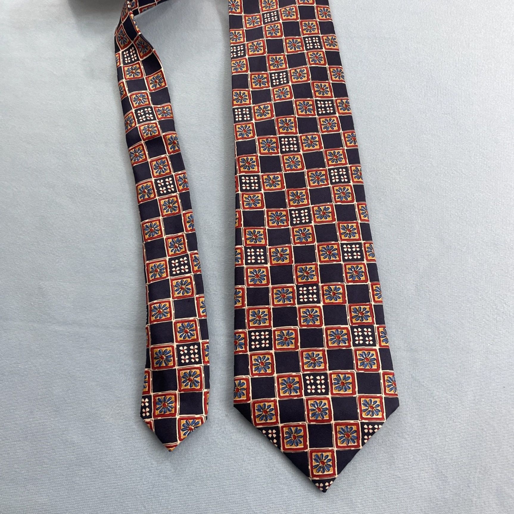 Vintage VINTAGE Frederick Theak Silk Tie England Navy Red Orange Macclesfield Neat Floral 3.7x57 Micro Print Foulard Business Wedding Church Neck Tie Mens Size ONE SIZE - 3 Thumbnail