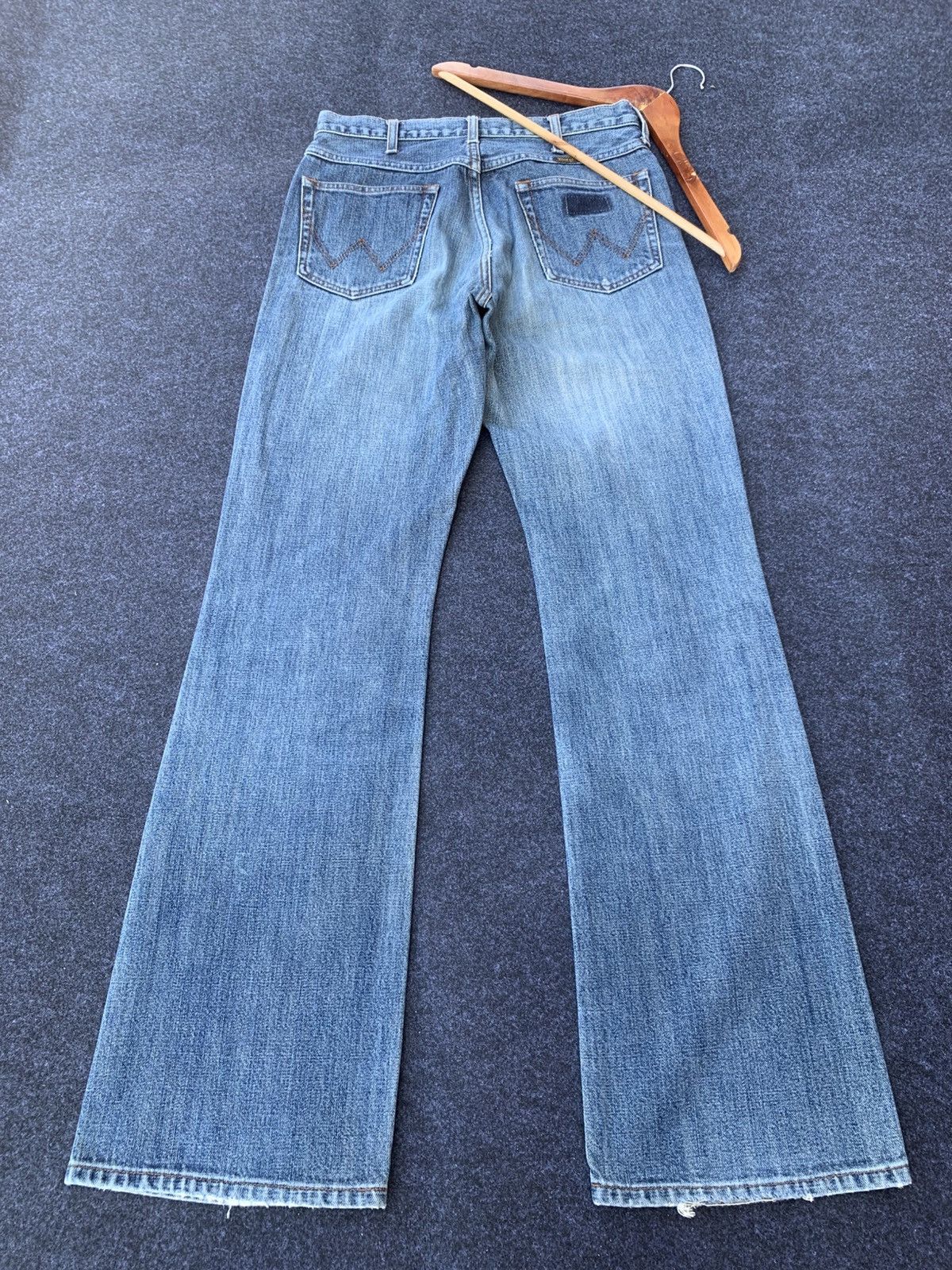 Wrangler 𝗙𝗟𝗔𝗥𝗘 WRANGLER VINTAGE FADED BLUE. (20) Size US 28 / EU 44 - 2 Thumbnail