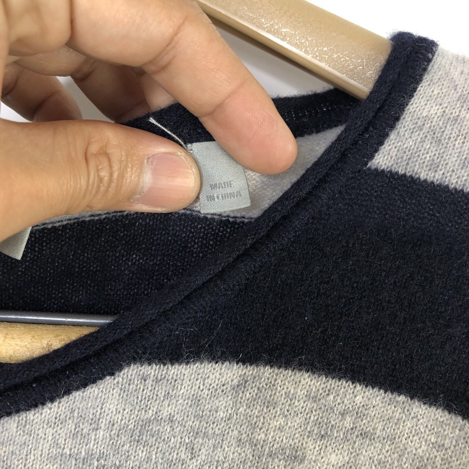 Vince VINCE Womens 100% Cashmere Sweater Sz L Black Gray Stripe Size L / US 10 / IT 46 - 6 Thumbnail