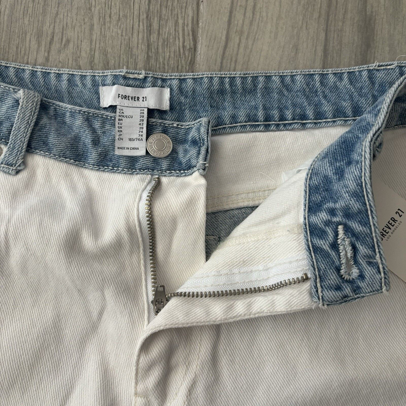 Forever 21 NWT Forever 21 Women’s Sz. 29 White Blue Denim Shorts Size 29" - 2 Thumbnail