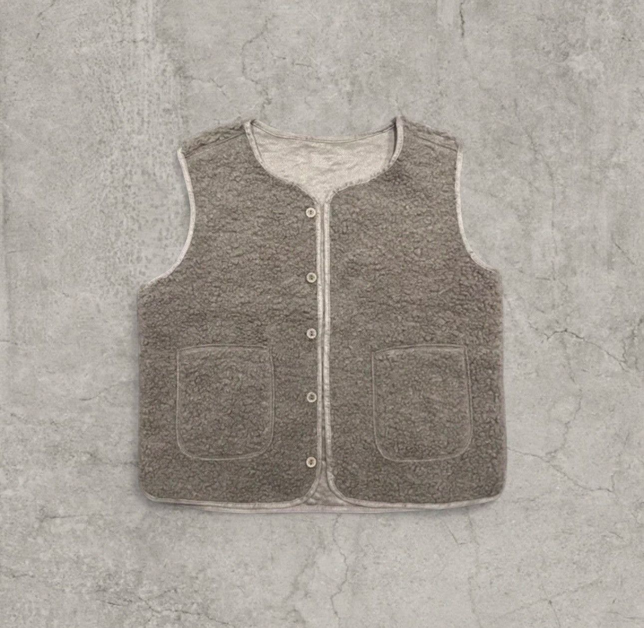 Japanese Brand Beige/grey Sherpa style button up Gillette waistcoat. Size M Size US M / EU 48-50 / 2 - 1 Thumbnail