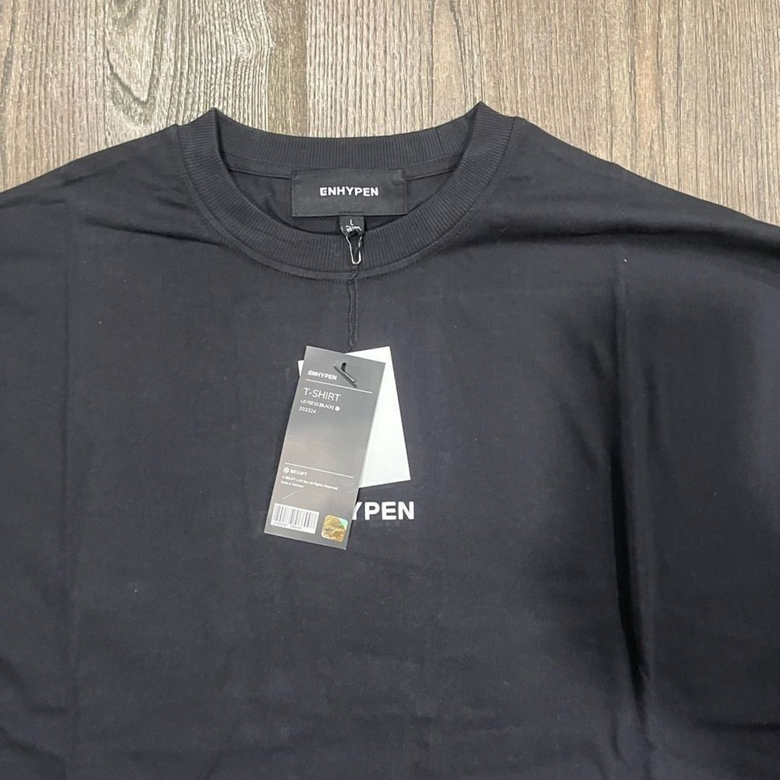 Vintage NWT Enhypen Band Dawn Dusk Black Long Sleeve T-Shirt Size L Size US L / EU 52-54 / 3 - 8 Thumbnail