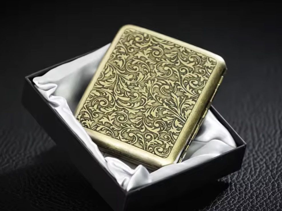 Japanese Brand Pure Bronze Engraved Cigarette Case - Retro Aesthetic Size ONE SIZE - 1 Thumbnail