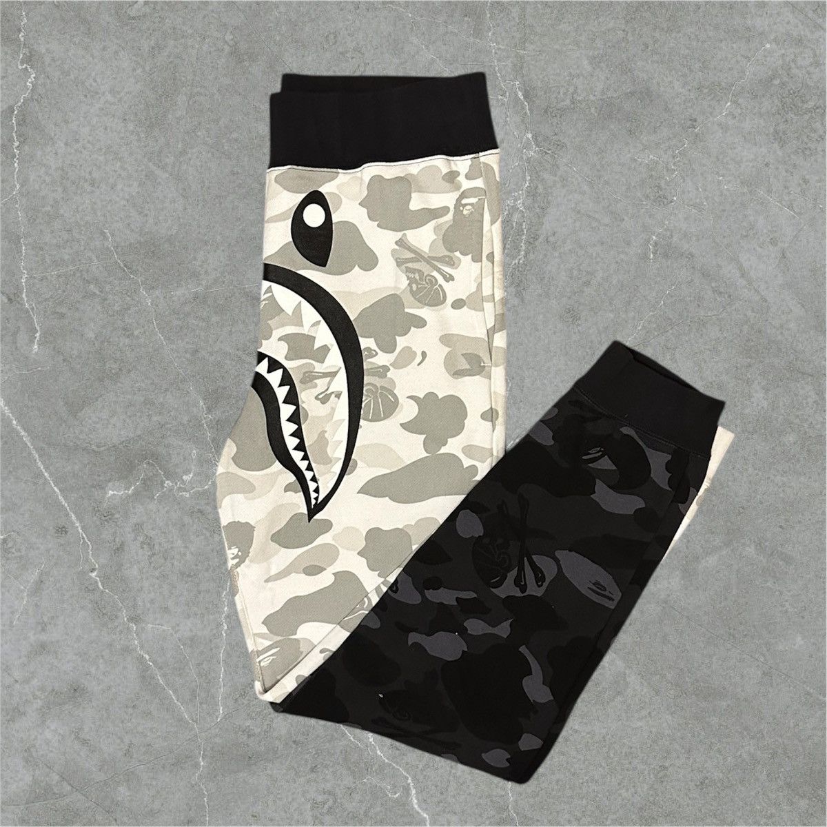 Bape × Neighborhood Bape x Neighbourhood Split Mimetic Shark Pants Black/White Size US 34 / EU 50 - 3 Thumbnail