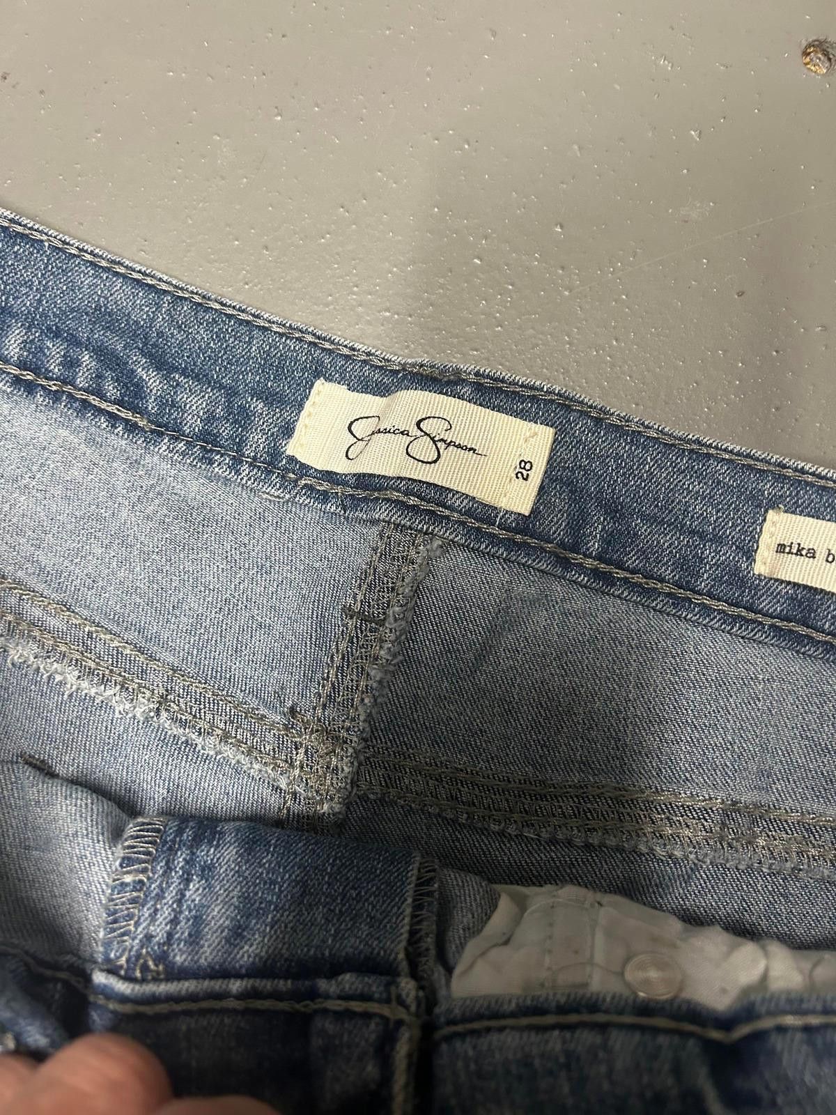 Designer Stylish Distressed Denim Shorts with Floral Embroidery Size 28" / US 6 / IT 42 - 6 Thumbnail