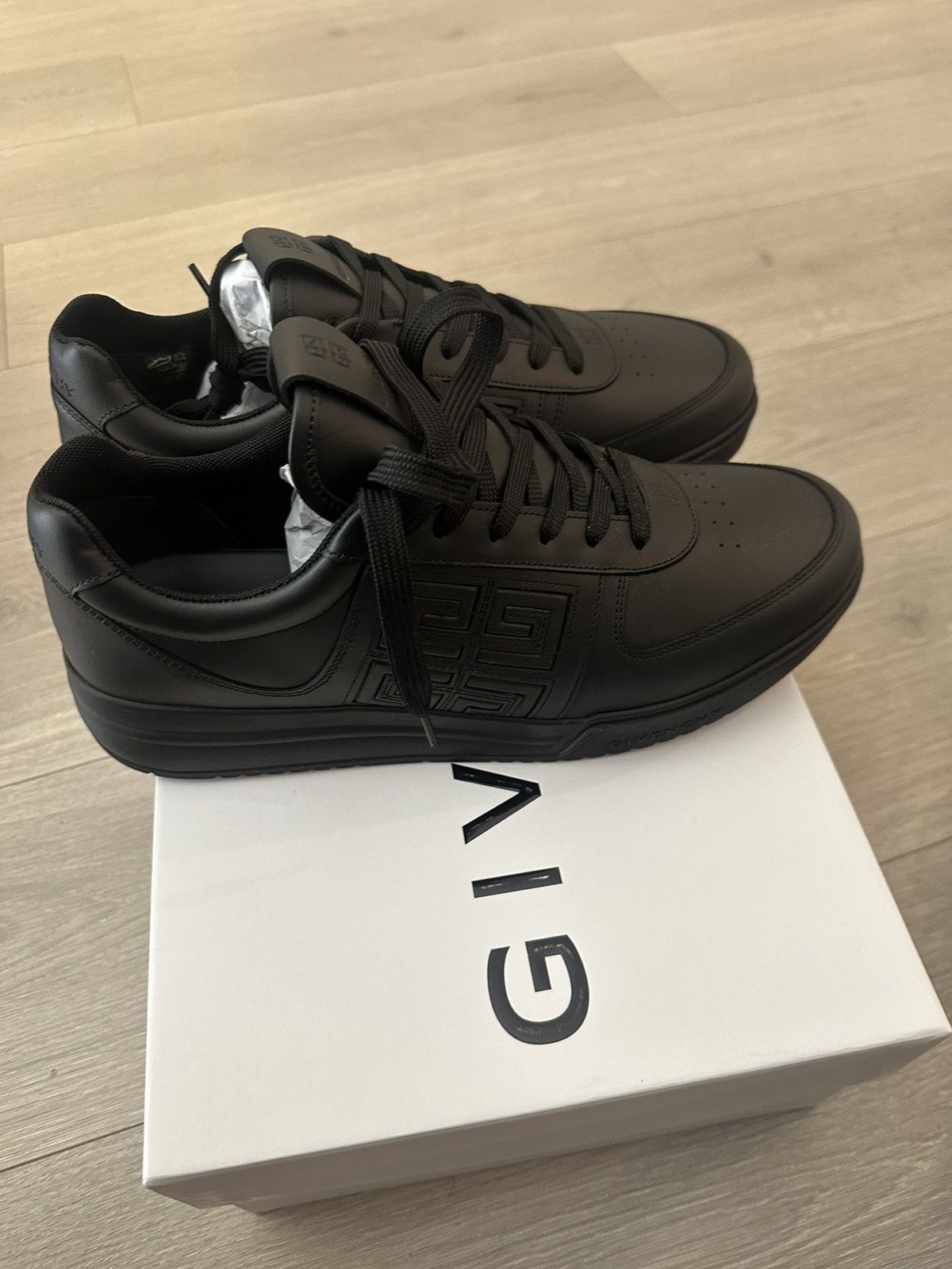 Givenchy Givenchy G4 logo Sneakers Size US 10.5 / EU 43-44 - 2 Thumbnail
