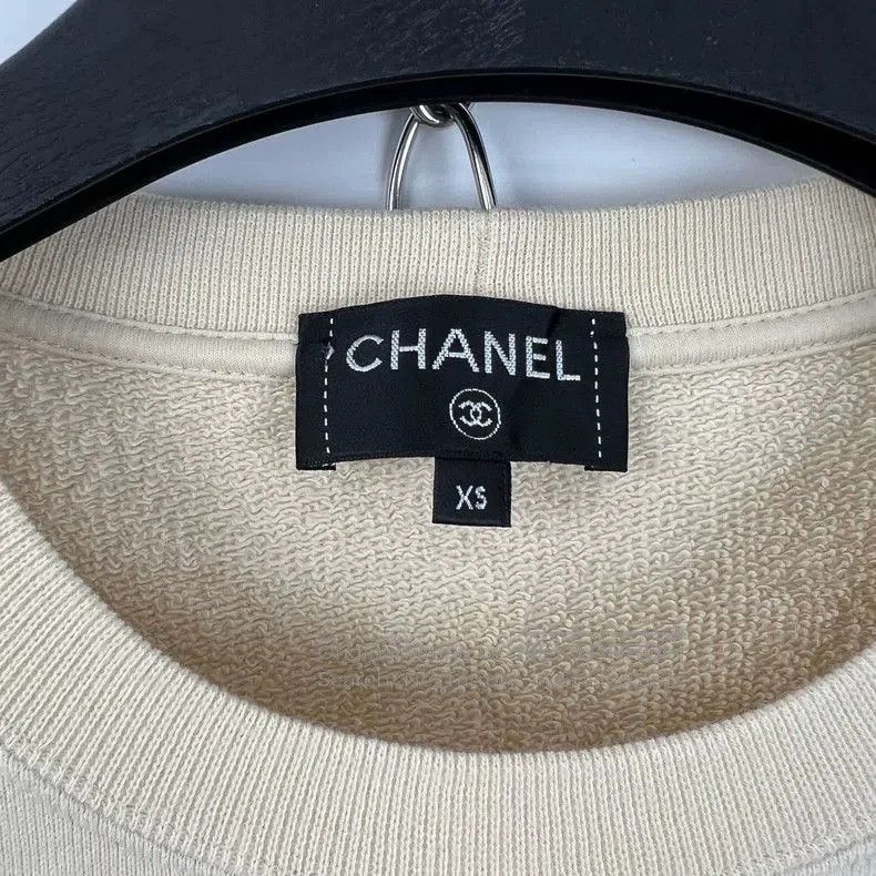Chanel Chanel Artisanat Letter Camellia Beaded Sweatshirt. Size US XS / EU 42 / 0 - 7 Thumbnail