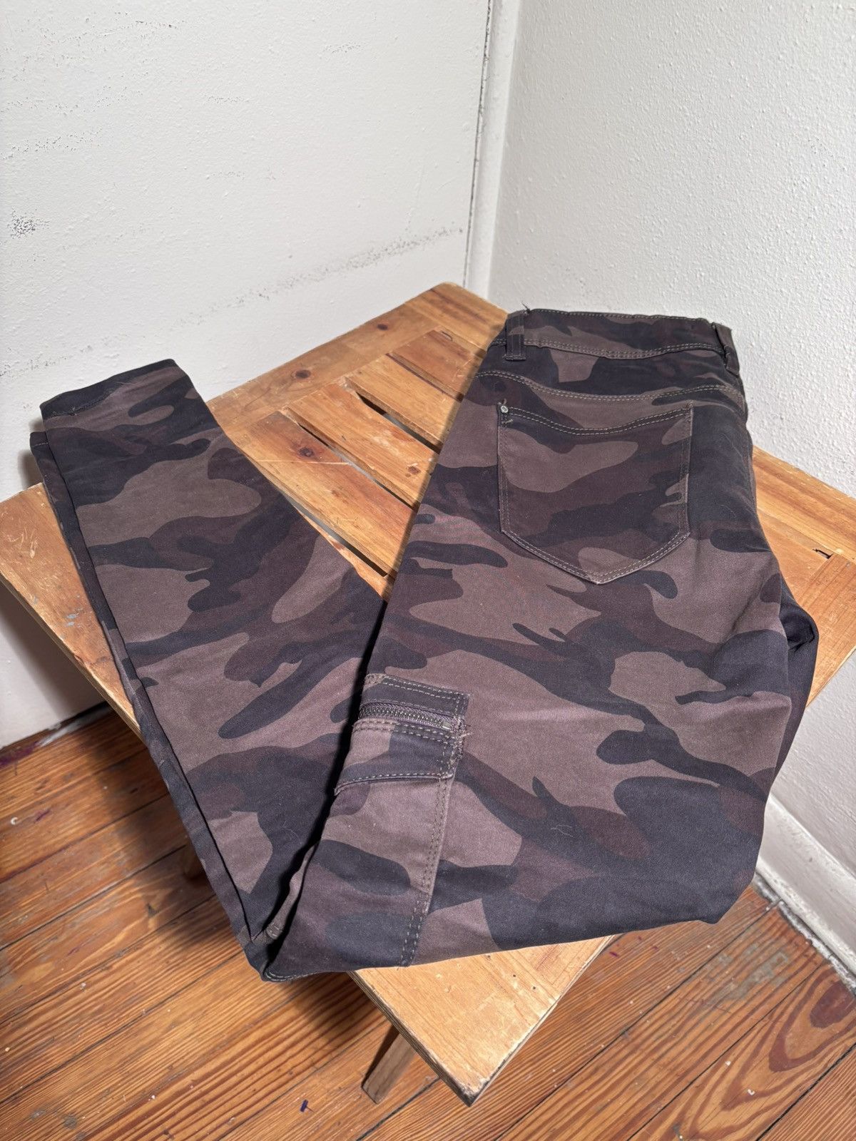 Vintage House Create Your Own Story Camo Skinny Jeans Size 30" / US 8 / IT 44 - 1 Thumbnail