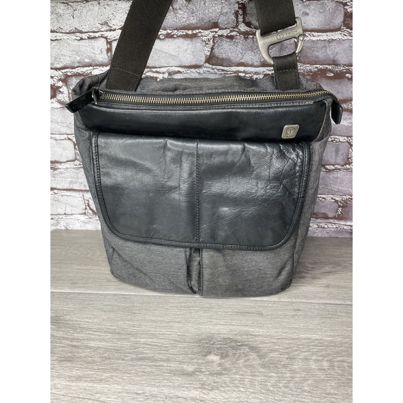 Tumi TUMI T Tech Black Leather Accents Men Messenger Bag Crossbod Size ONE SIZE - 7 Thumbnail