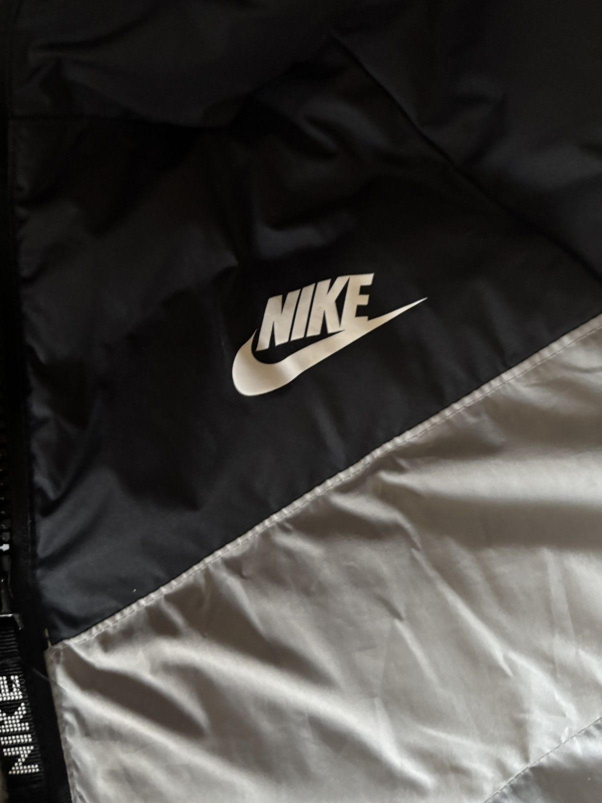 Nike Nike Black and Silver Puffer Size US XL / EU 56 / 4 - 4 Thumbnail