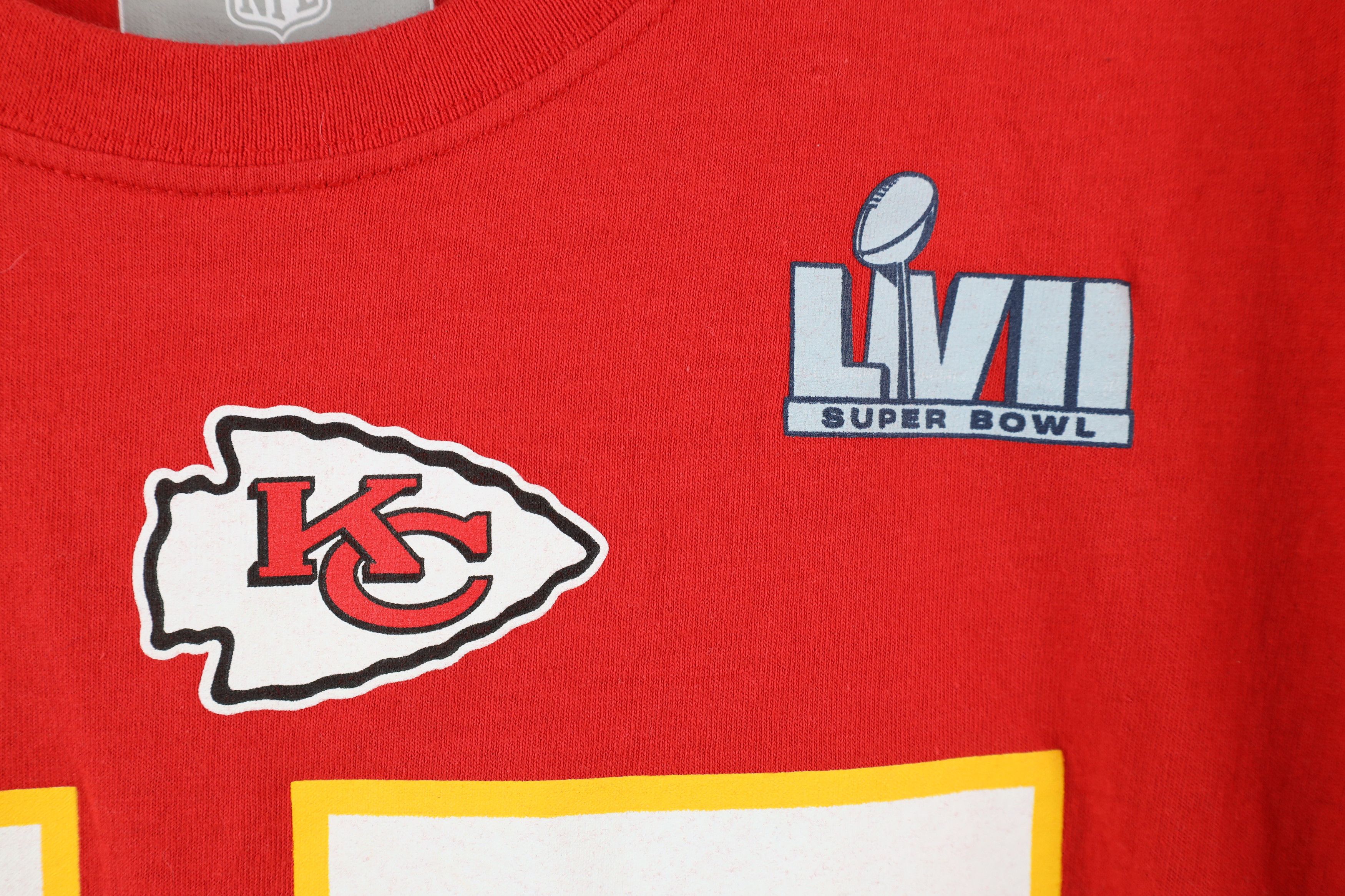 Vintage NFL LVII Patrick Mahomes Kansas City Chiefs Football T-Shirt Size US L / EU 52-54 / 3 - 5 Thumbnail