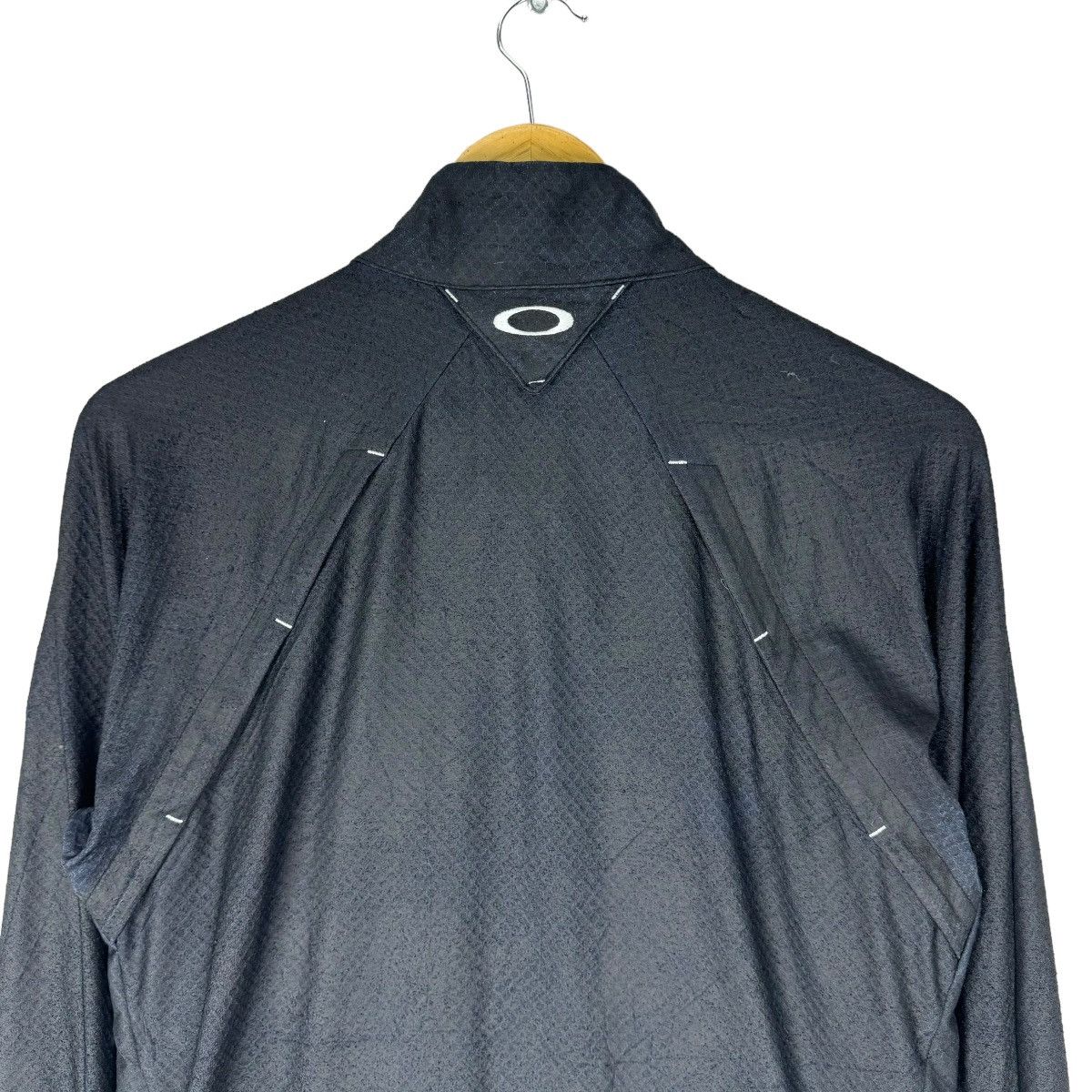 Oakley 🔥OAKLEY PERFORMANCE FIT SURVIVAL LIGHT ZIPPER JACKET Size US M / EU 48-50 / 2 - 8 Thumbnail