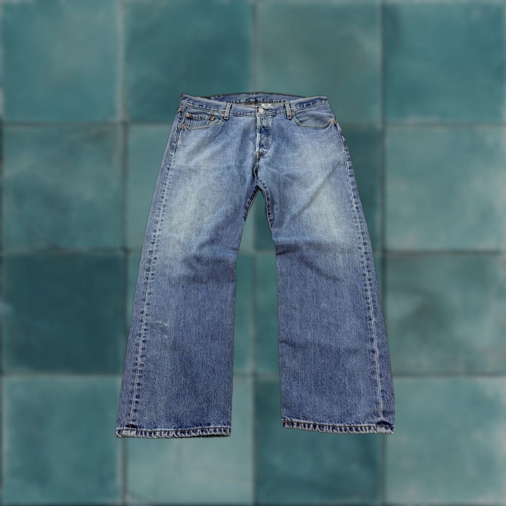 Levi's VINTAGE Levi's 501 Jeans Mens 40x30 Blue Button Fly Relaxed Straight Denim 100% Cotton Size US 39 - 1 Thumbnail