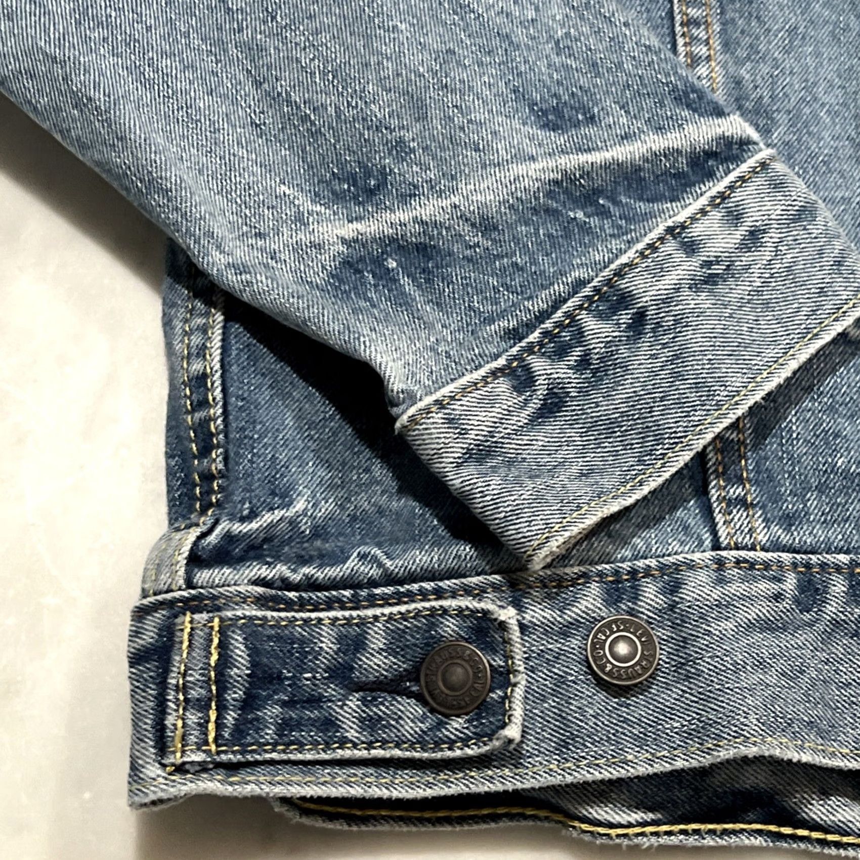 Levi's VINTAGE Levi’s Denim Jacket Men’s L Blue Regular Classic Biker Logo Pockets Short Button Closure Size US L / EU 52-54 / 3 - 7 Thumbnail
