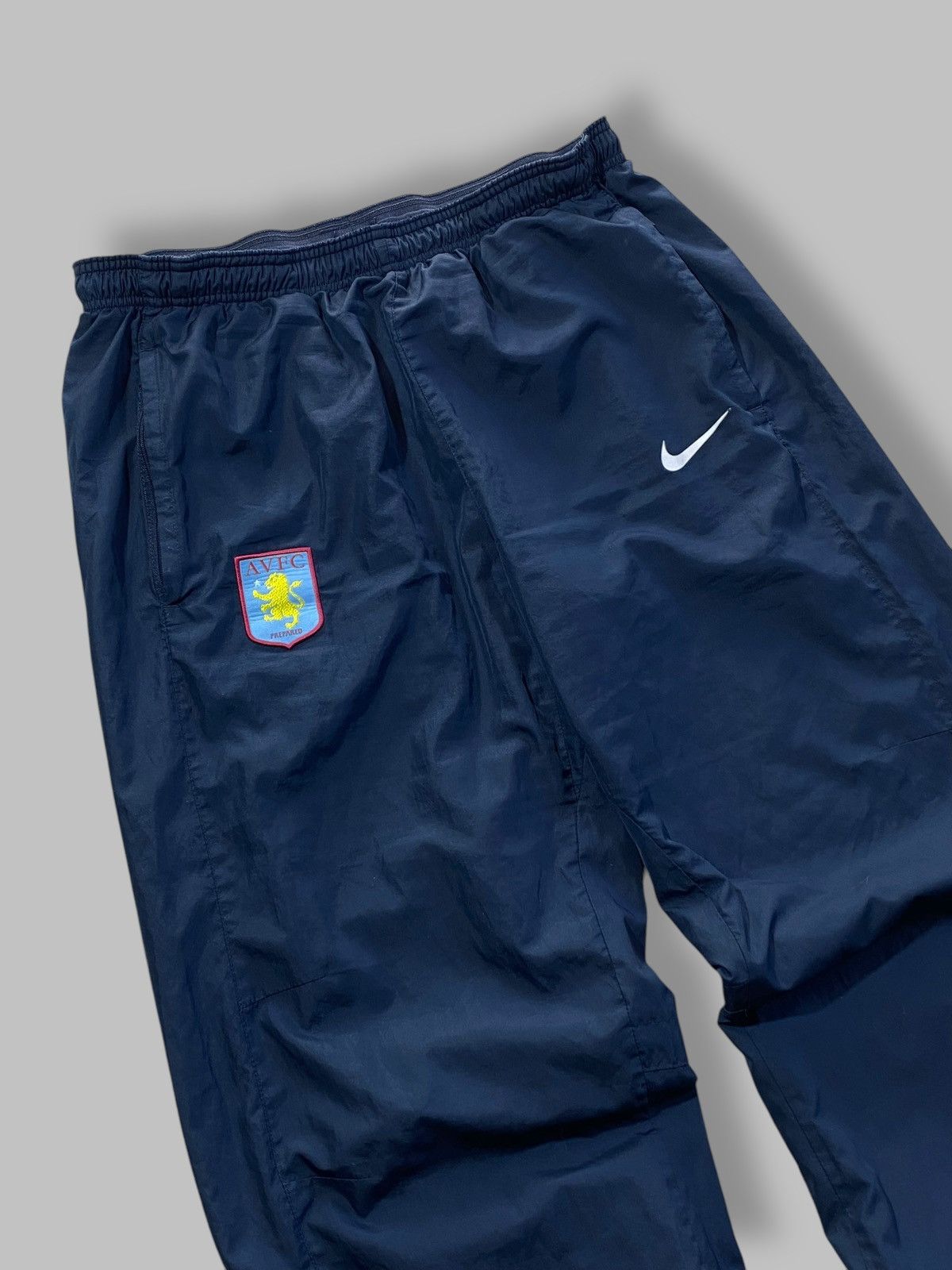 Nike 🔥 VINTAGE NIKE ASTON VILLA DRILL NYLON TRACK PANTS Y2k Size US 34 / EU 50 - 3 Thumbnail