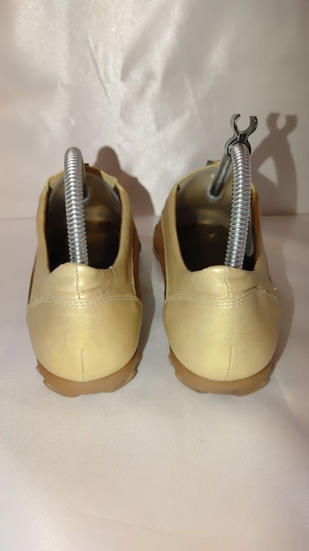 The Unbranded Brand Amalfi by Rangoni Metallic Gold Italian Sneakers Size 8.5B Size US 8.5 / IT 38.5 - 9 Thumbnail