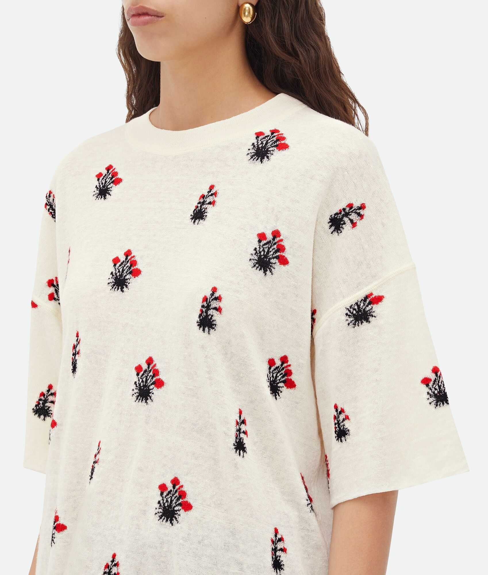 Bottega Veneta o1bcso1str0725 Linen Jacquard Flowers T-Shirt Chalk/Vernis Size XS / US 0-2 / IT 36-38 - 4 Thumbnail