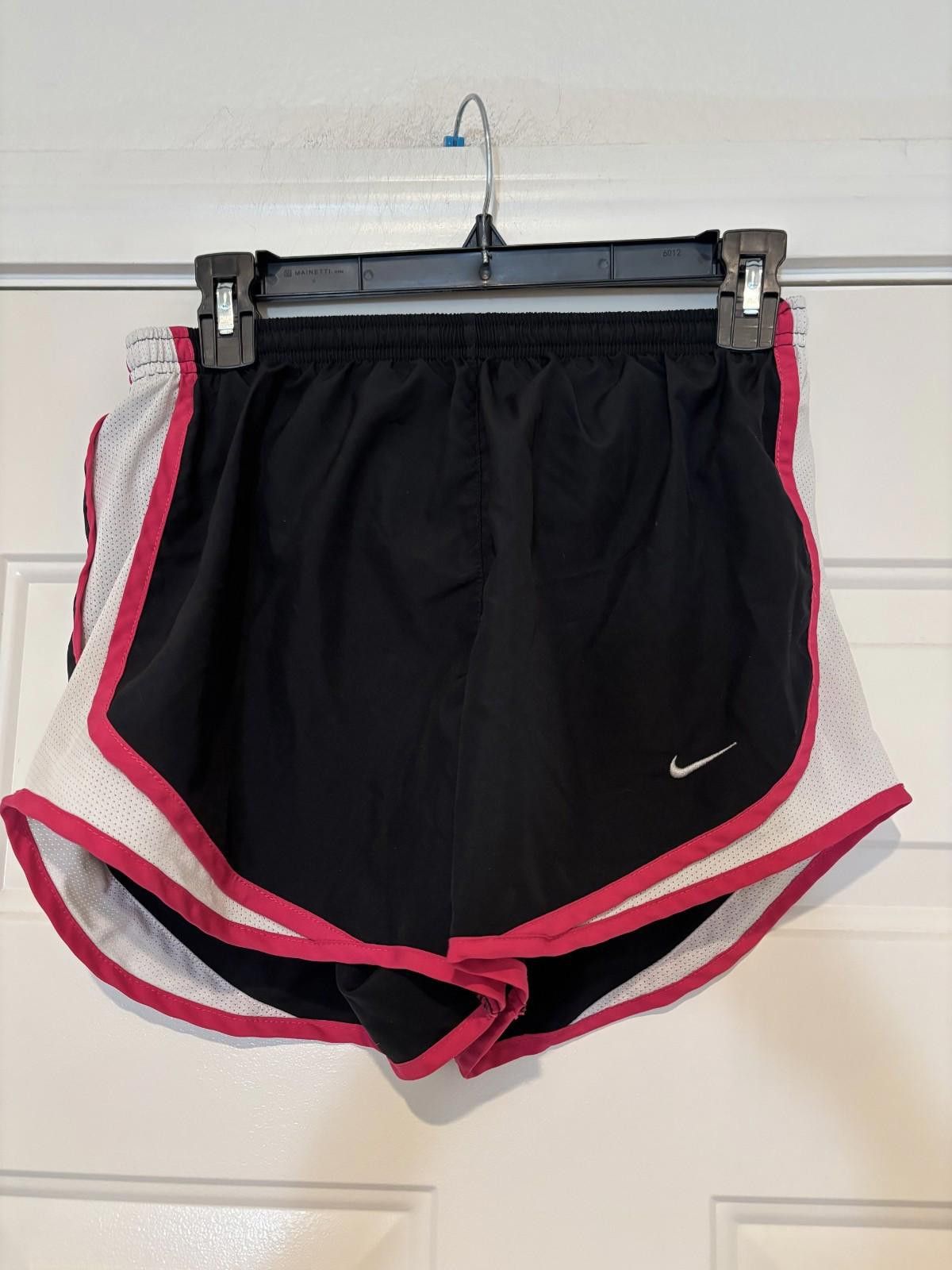 Nike Women's sz S Nike athletic black dri fit shorts #594 Size 28" / US 6 / IT 42 - 1 Thumbnail