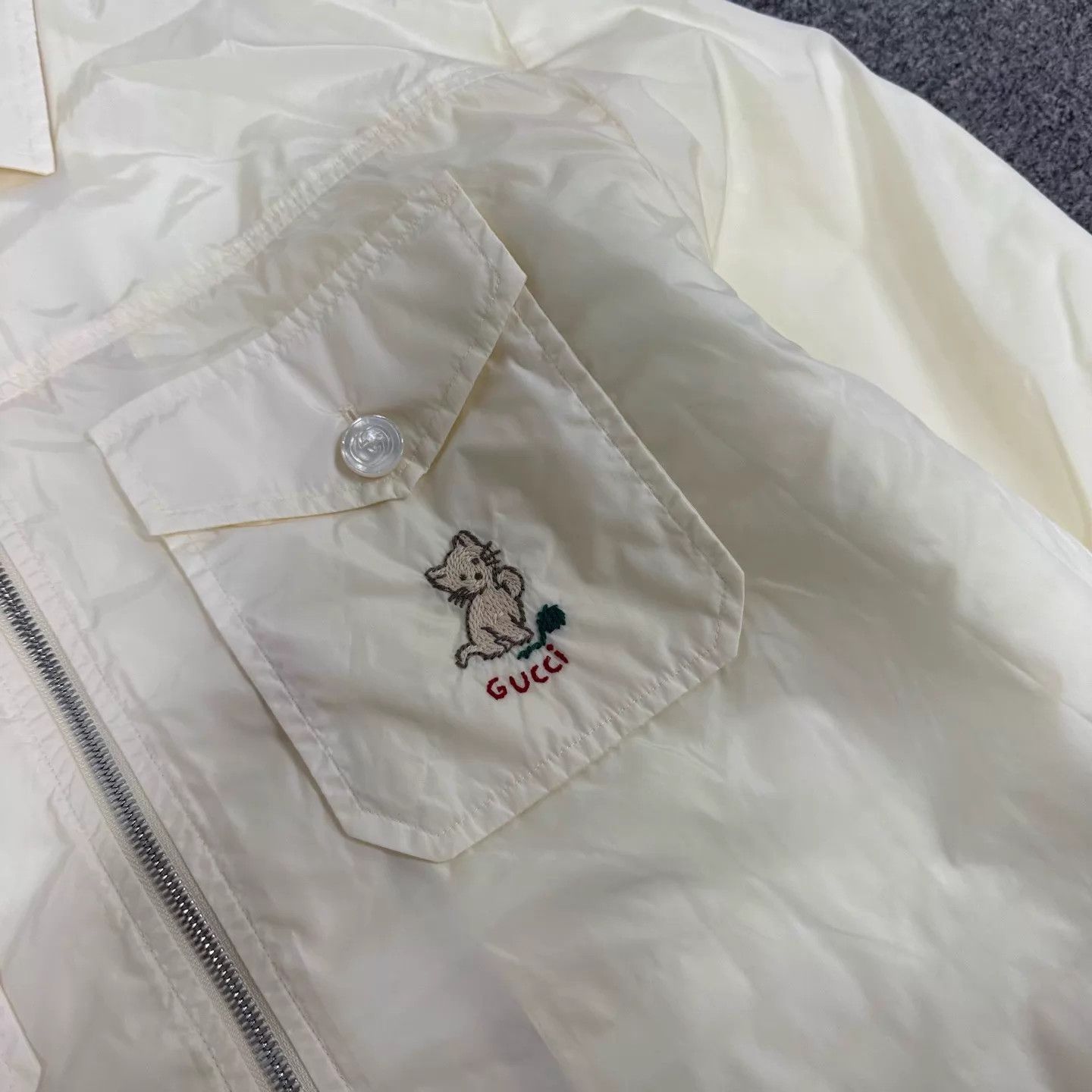 Gucci Gucci Cream Cartoon Embroidered Collared Light Cotton Jacket Size S / US 4 / IT 40 - 5 Thumbnail