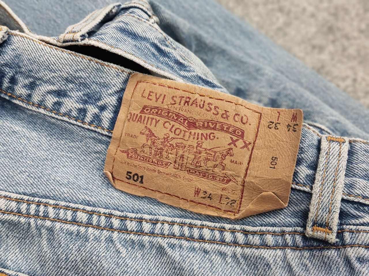 Levi's × Vintage Vintage 90's Levis 501 Made in USA Faded Blue Denim Jeans Size US 34 / EU 50 - 14 Thumbnail