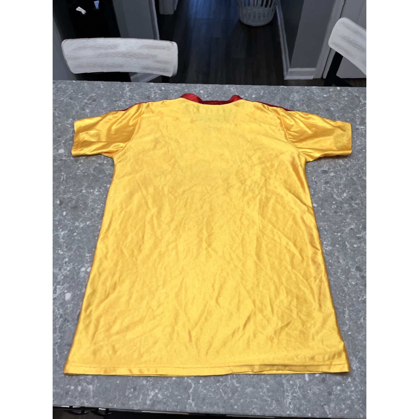 Vintage VINTAGE Costume Agent Dodgeball Movie Average Joes Short Sleeve Jersey Mens Size Medium Yellow Shirt Movie uniforms 90s? Size US M / EU 48-50 / 2 - 7 Thumbnail