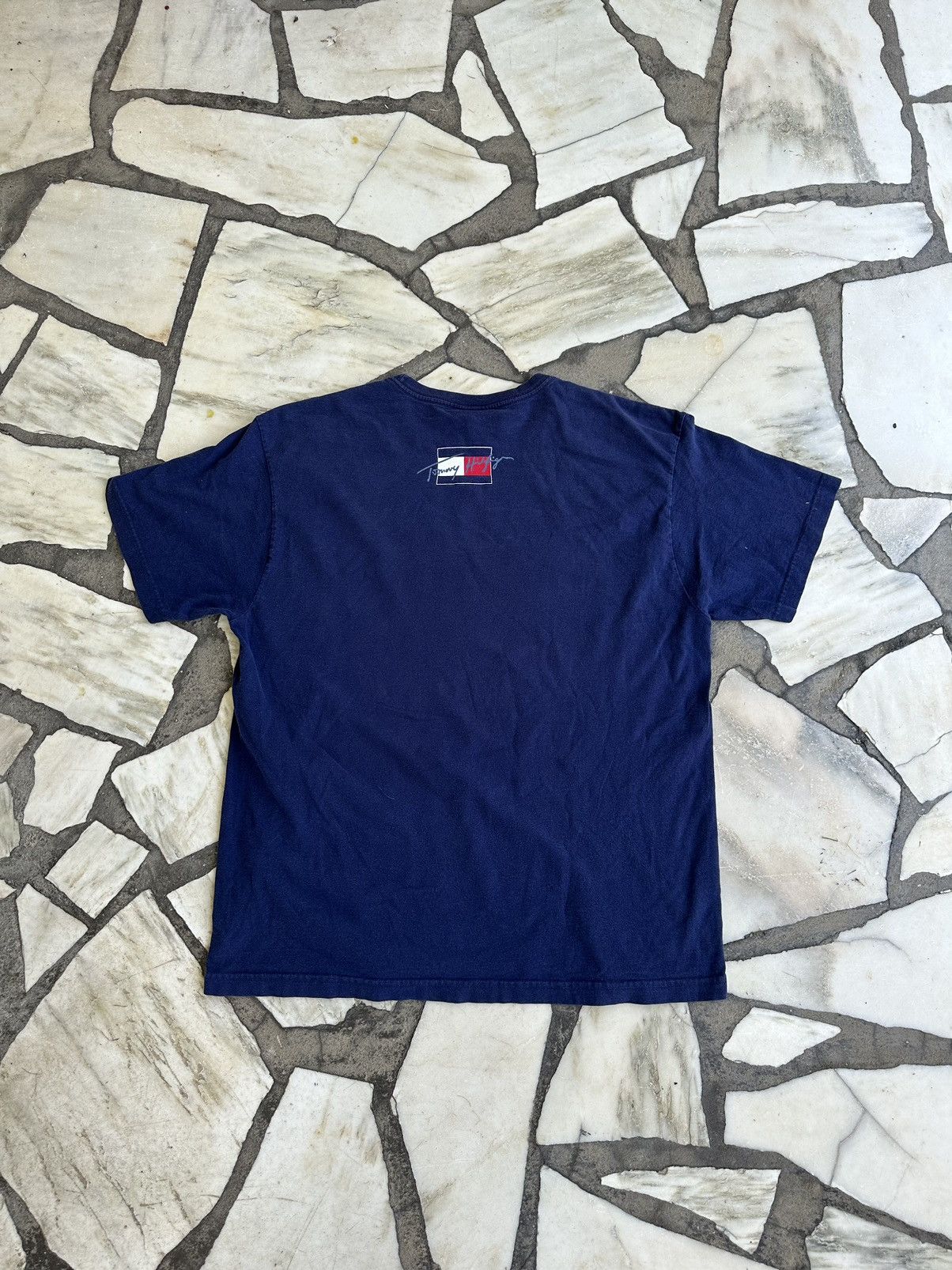 Vintage CRAZY Vintage Tommy Hilfiger Jeans Essential Logo Tee Size US M / EU 48-50 / 2 - 9 Thumbnail