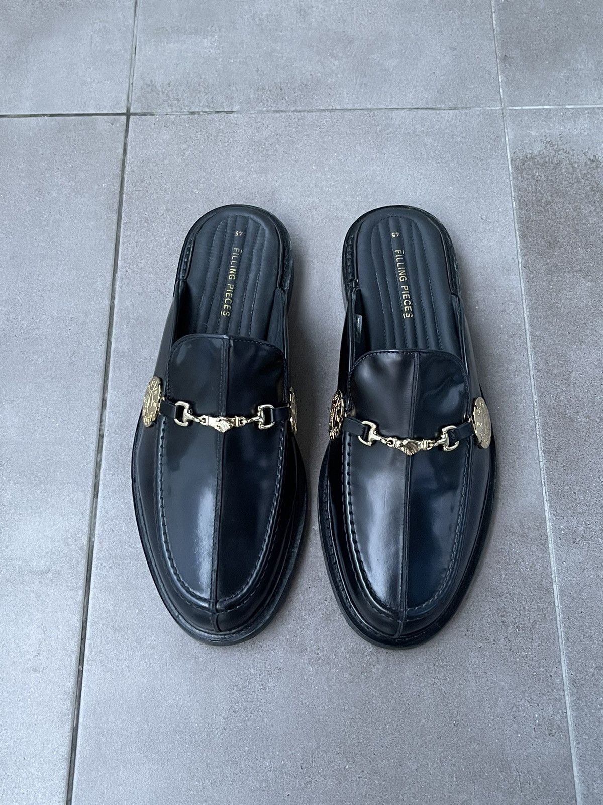 !DS! SS23 Filling Pieces Medal Black Mules