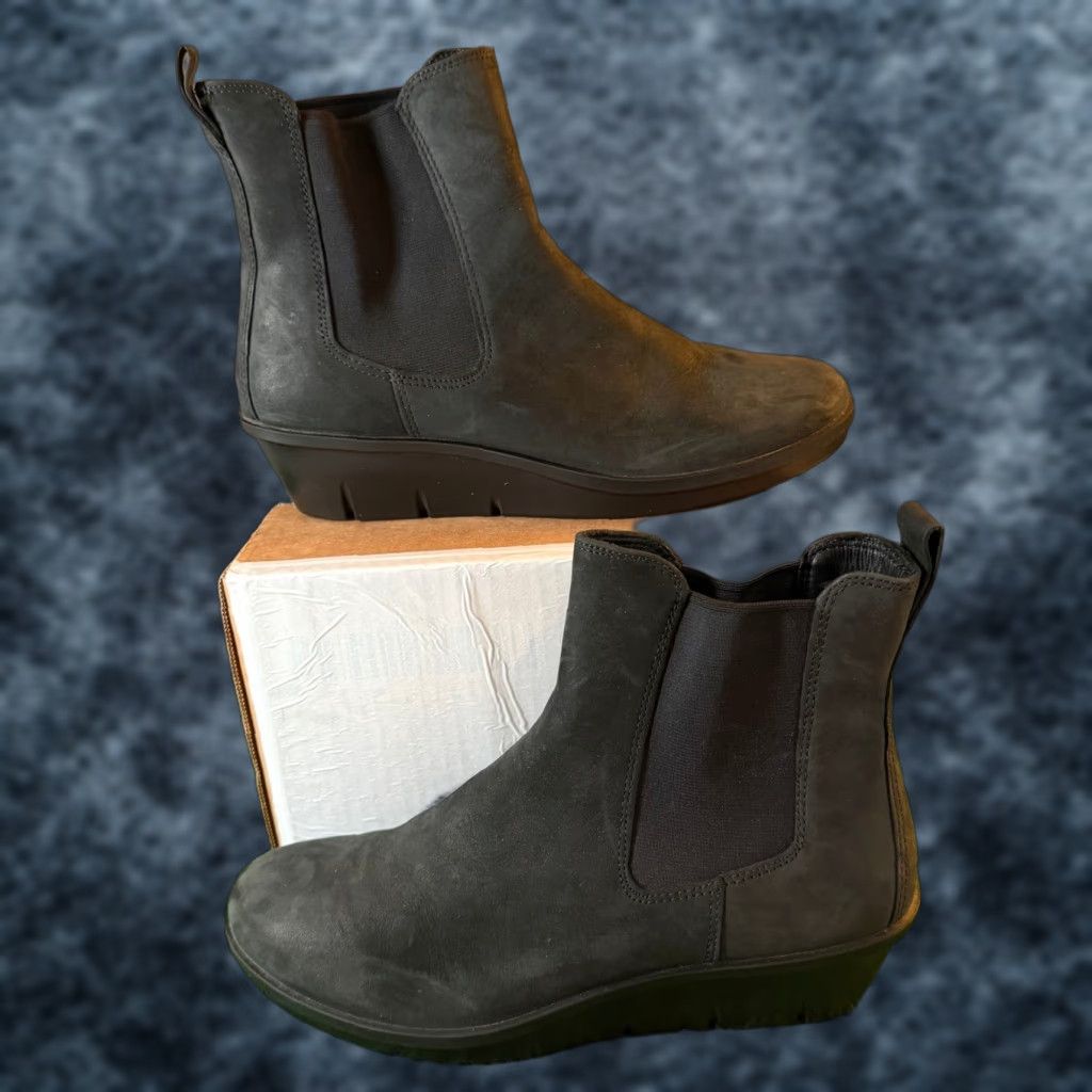 Ecco ECCO Skyler Wedge Chelsea Black Nubuck Leather Boots Womens 8.5 Chelsea Boot Navy? Size US 9 / IT 39 - 1 Thumbnail