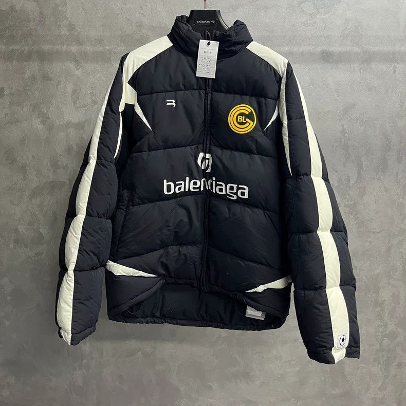 Balenciaga Balenciaga latest black and white football print logo long Size US M / EU 48-50 / 2 - 1 Thumbnail