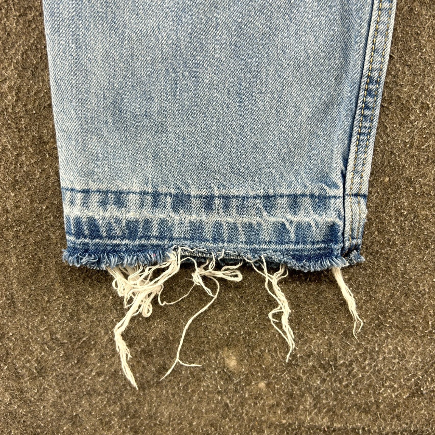 Levi's Levis Jeans Womens 25x30 Blue Straight Relaxed Light Distressed Zipper Denim 30in Inseam Size 42" / US 20 - 4 Thumbnail